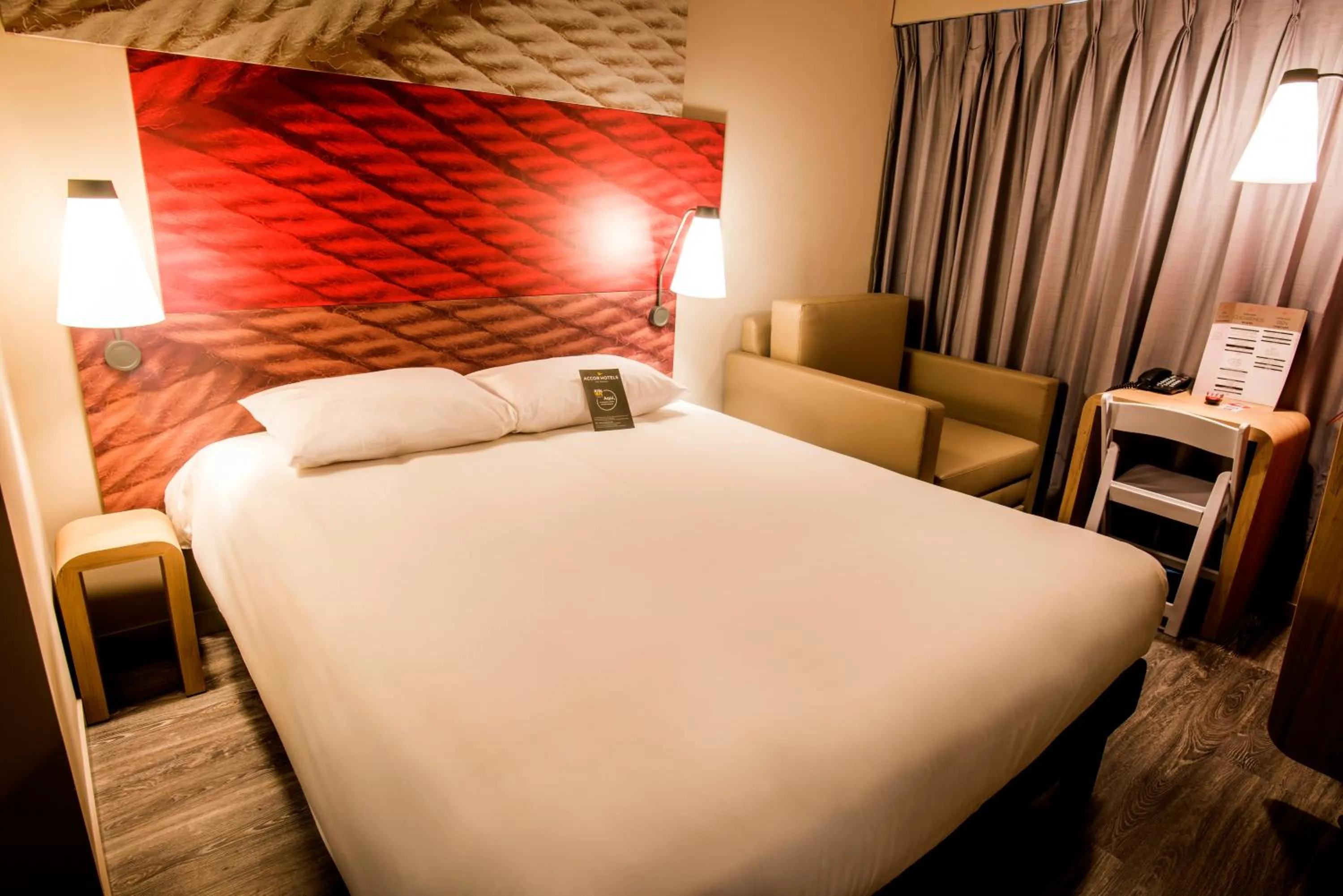 Bathroom, Bed in ibis Apartado