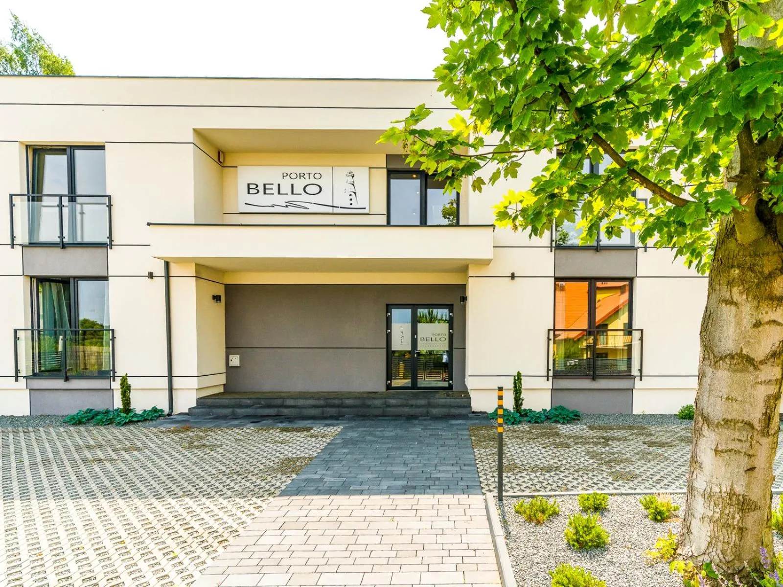 Facade/entrance in Porto Bello