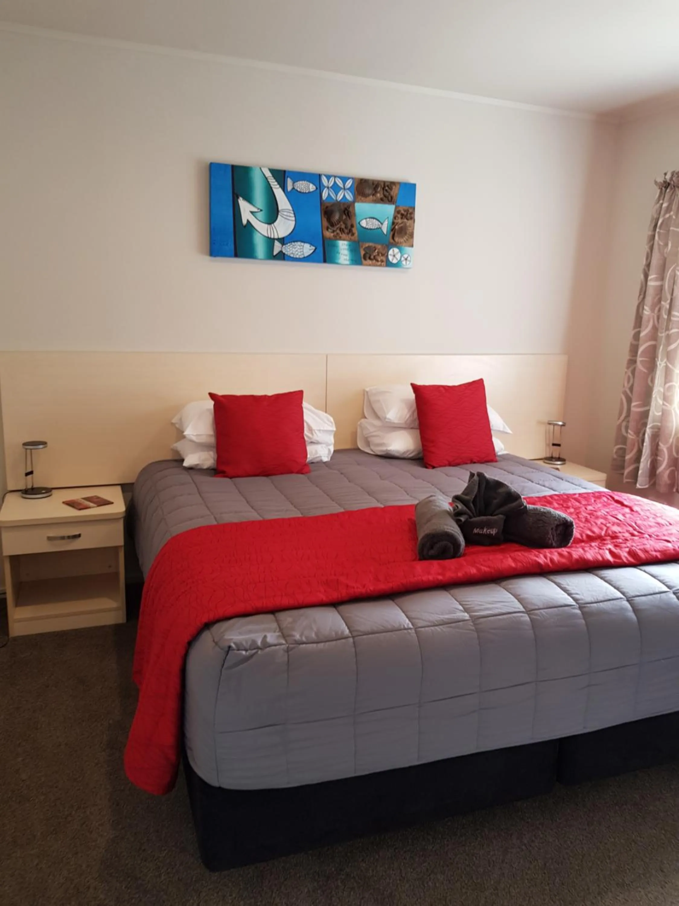 Bedroom, Bed in Paihia Apartments