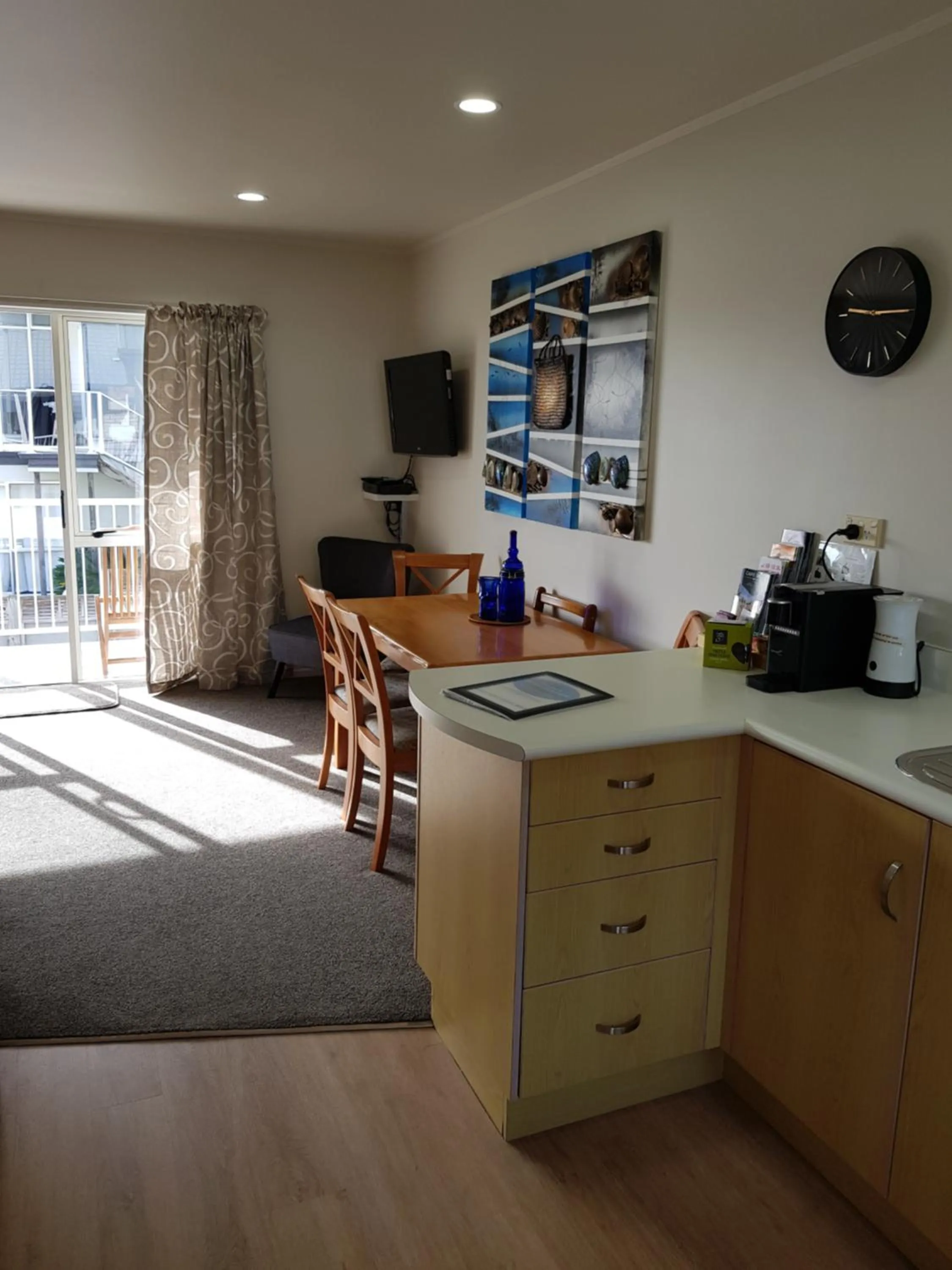 Dining area in Paihia Apartments