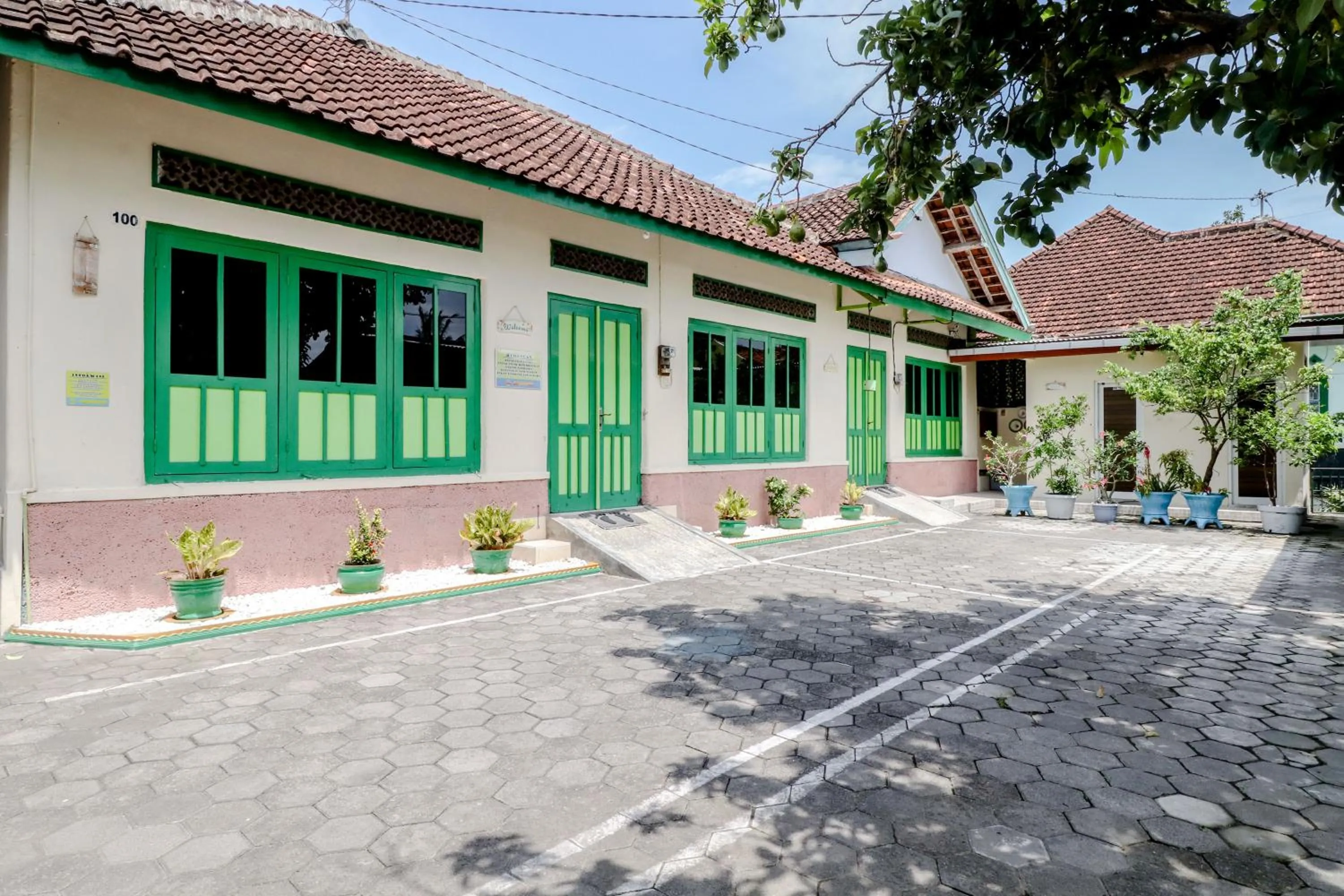 Property building in Bahagia Sederhana Homestay