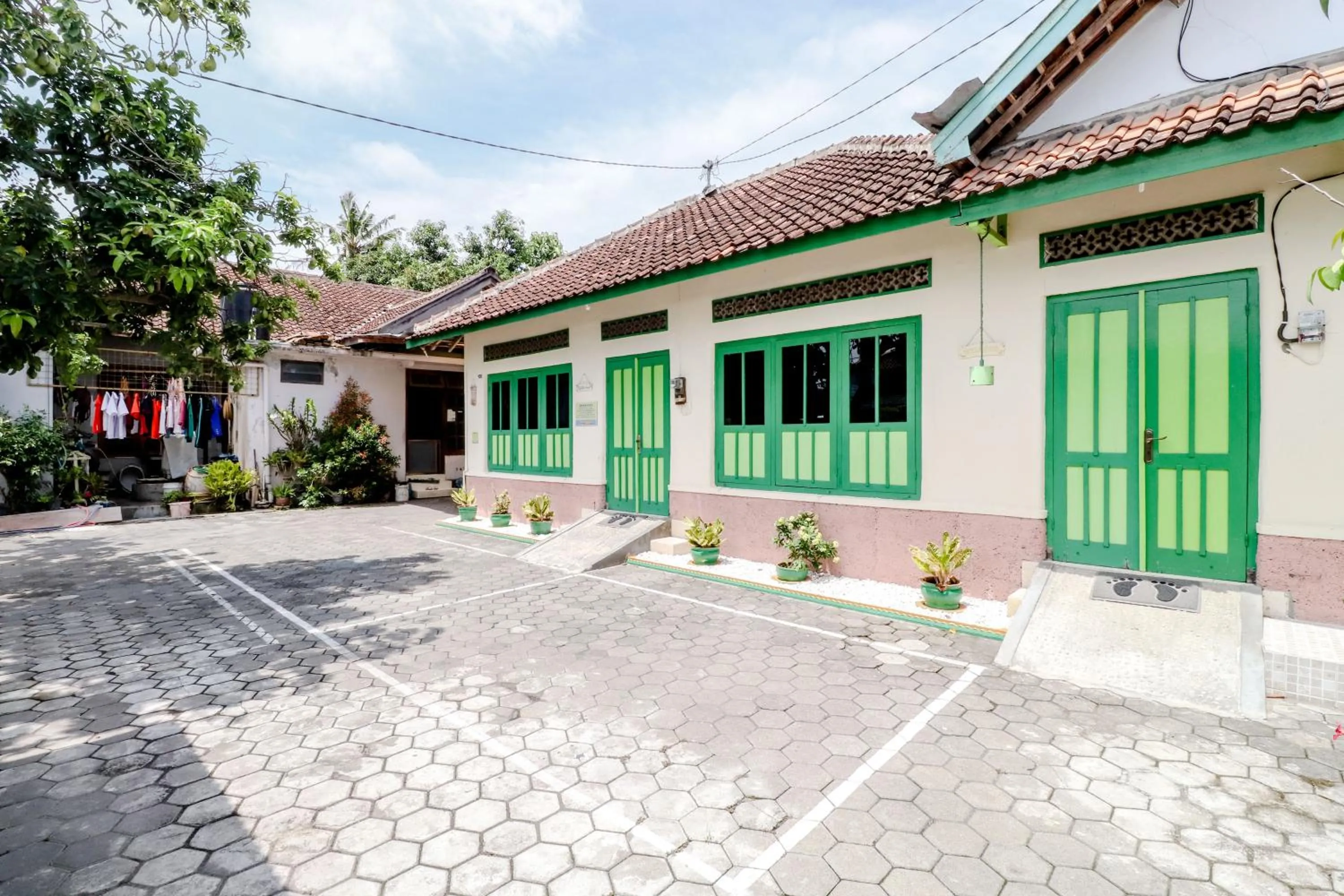 Property building in Bahagia Sederhana Homestay
