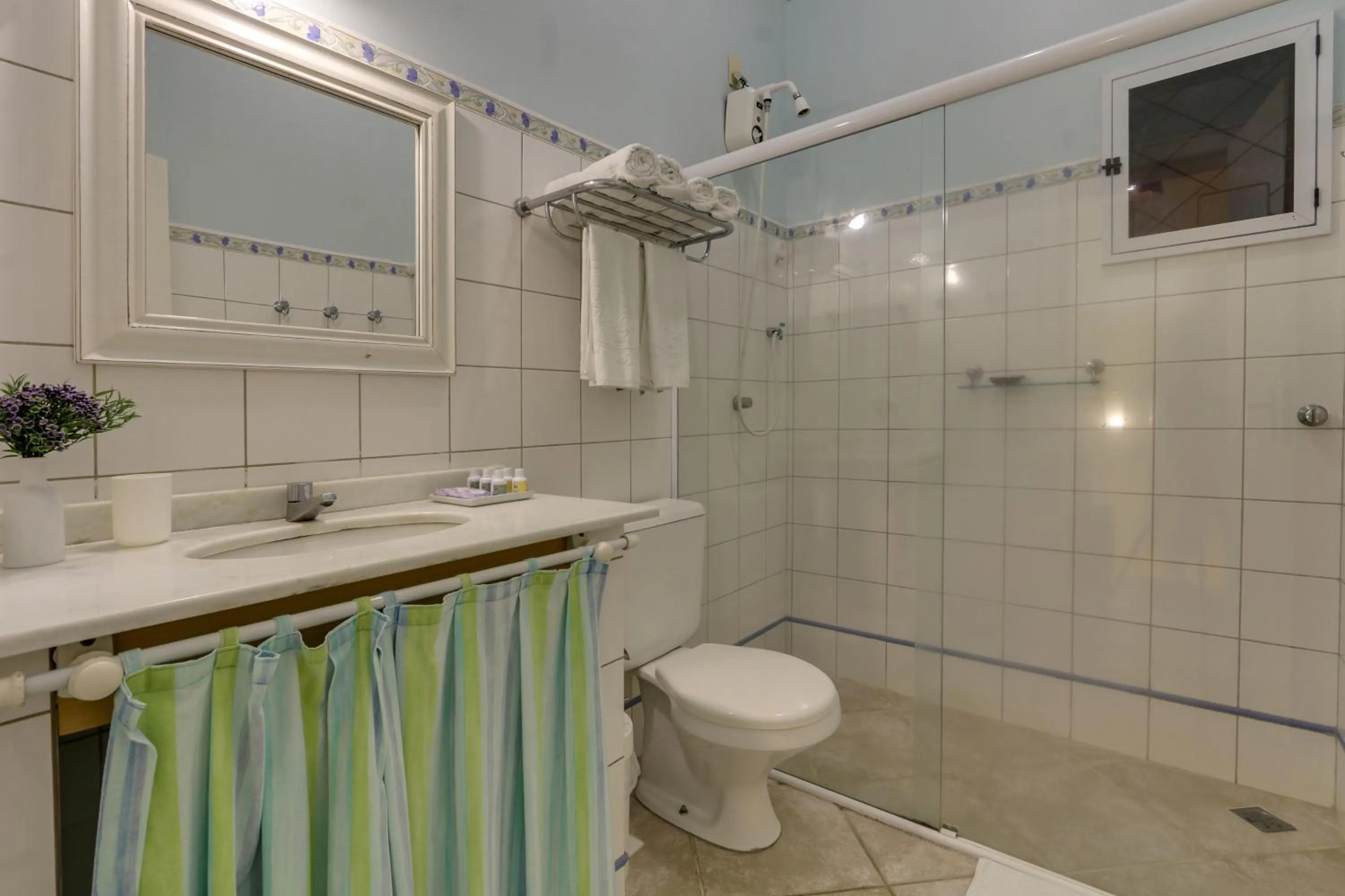 Shower in Pousada Vila do Bosque