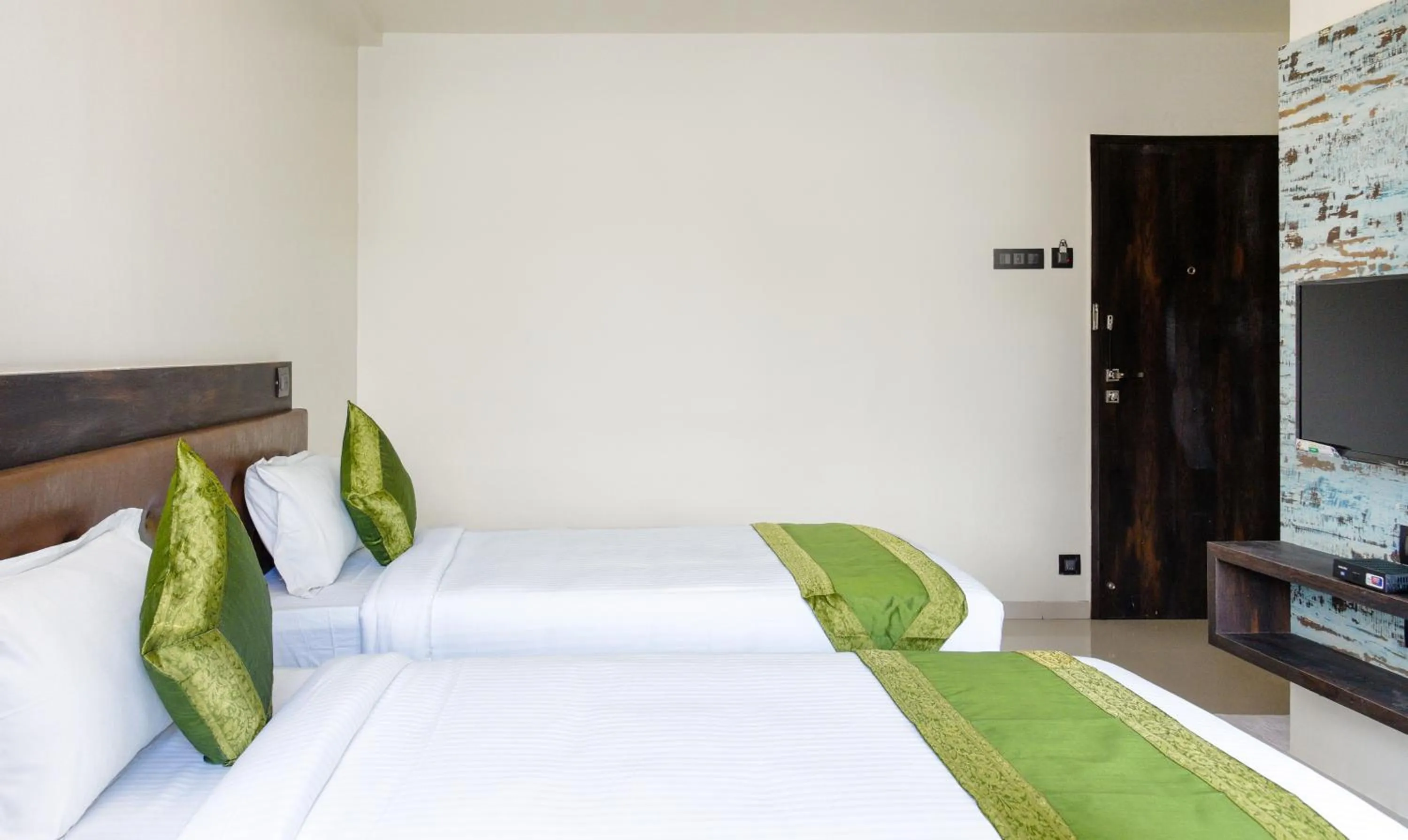 Bedroom, Bed in Treebo Malhaar Regency