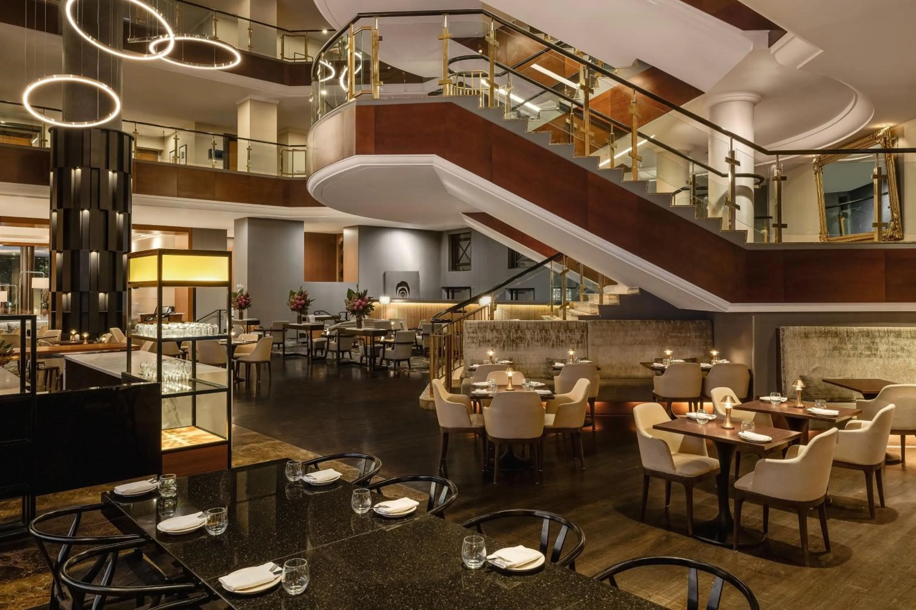 Lounge or bar in Sydney Harbour Marriott Hotel at Circular Quay