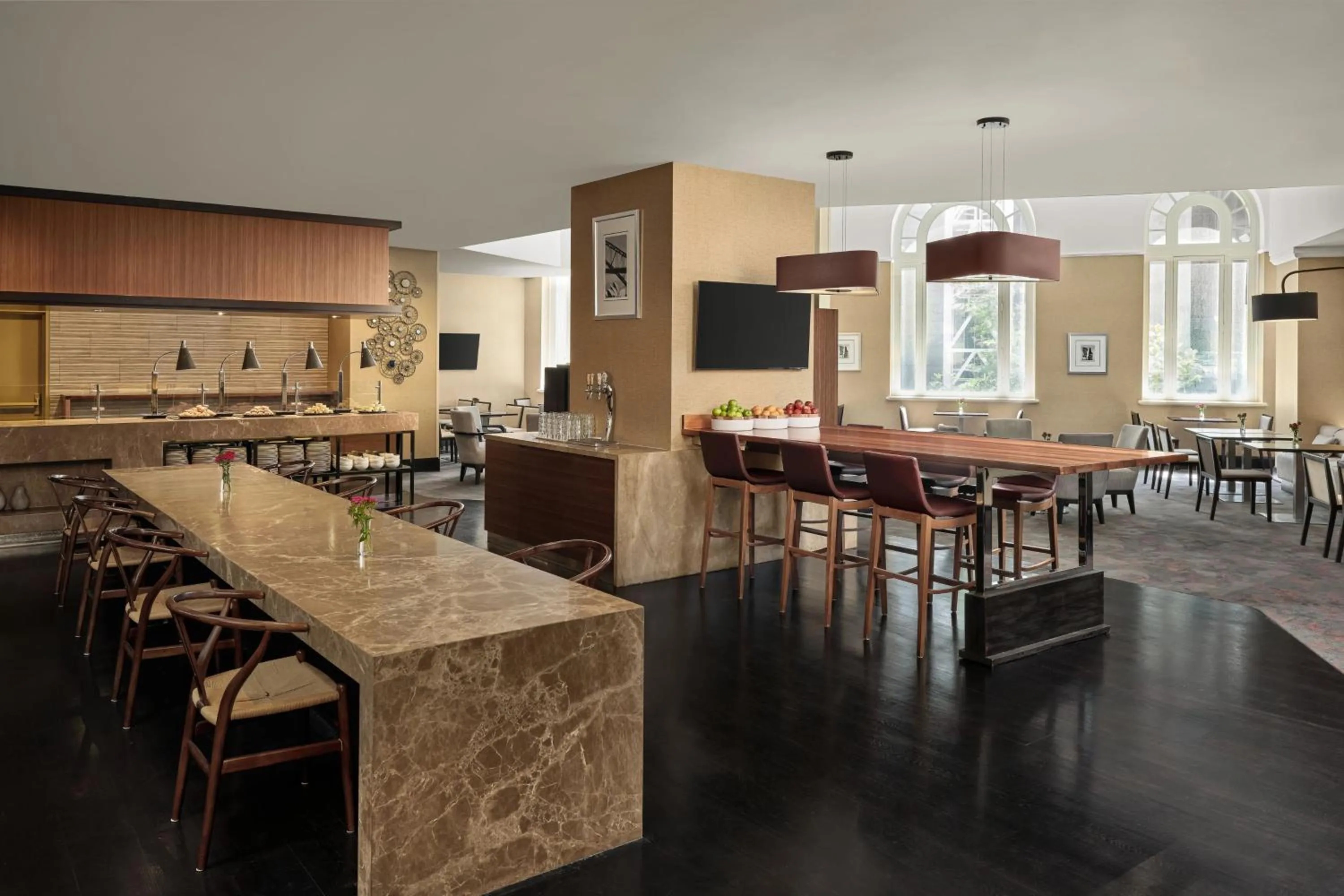 Lounge or bar in Sydney Harbour Marriott Hotel at Circular Quay