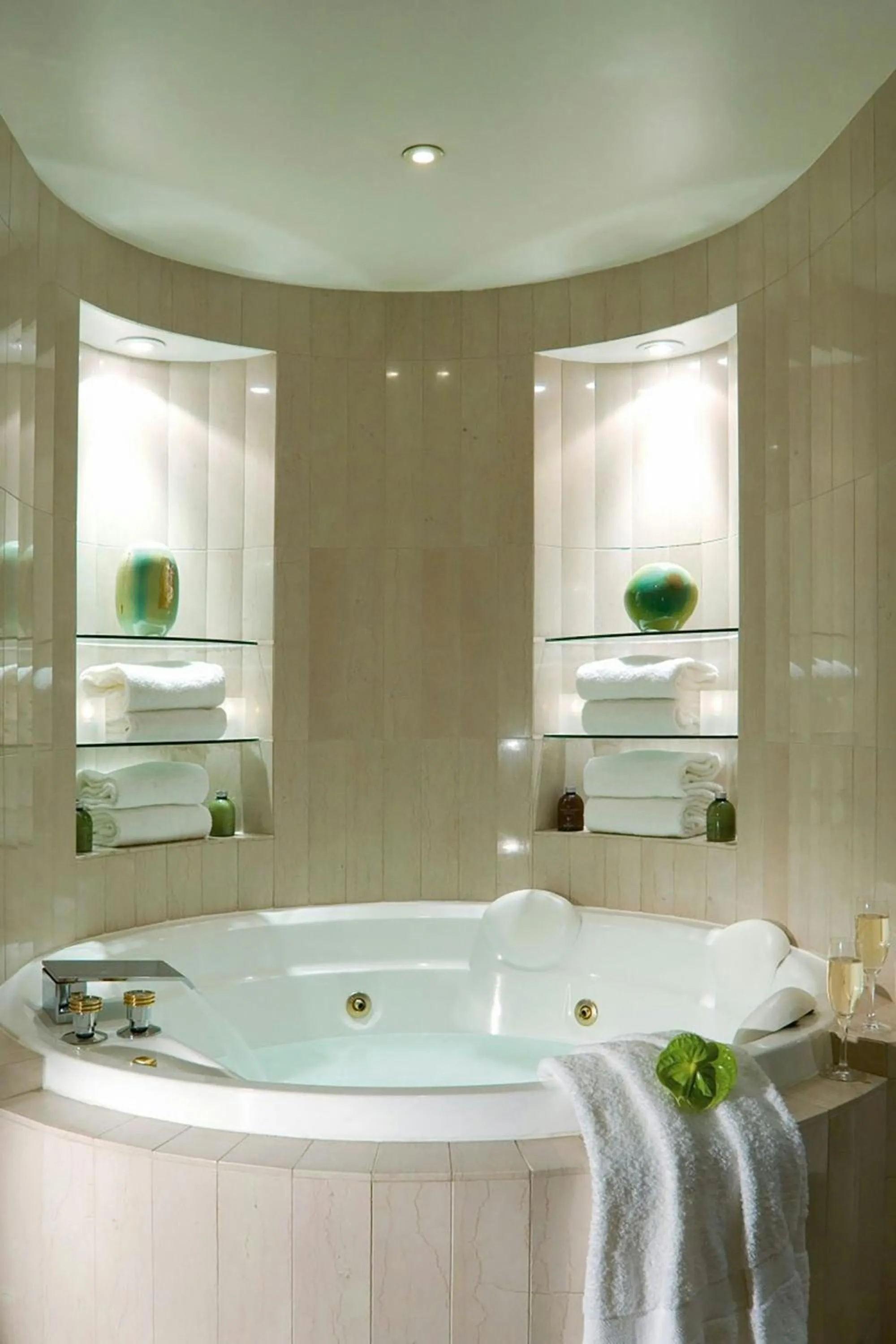 Bathroom in Sydney Harbour Marriott Hotel at Circular Quay