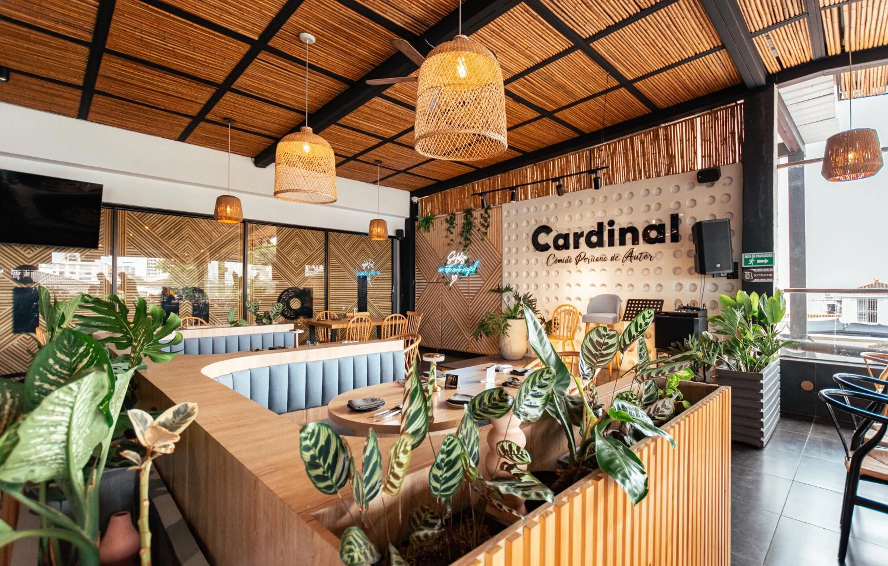 Restaurant/places to eat in Zi One Luxury Hotel