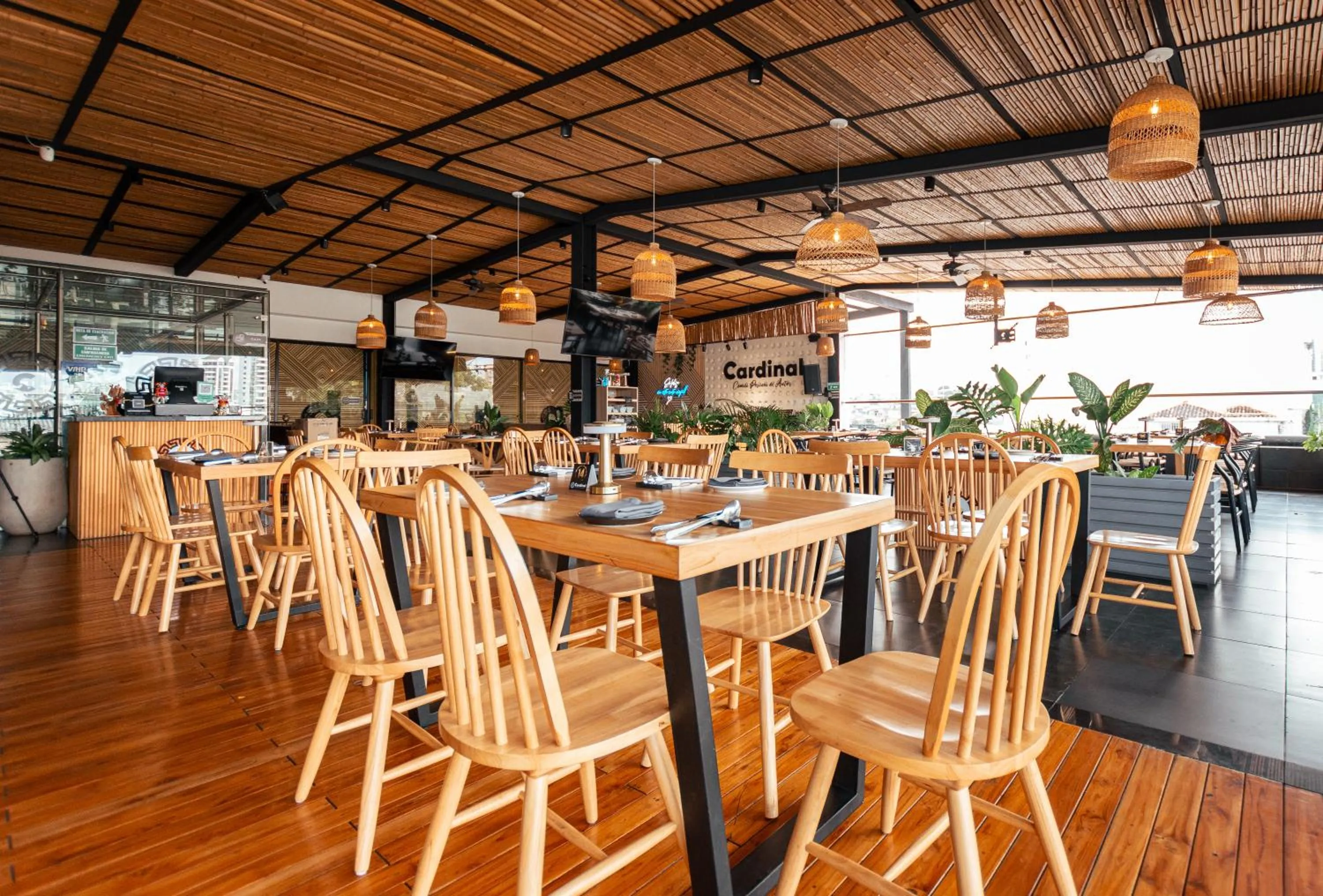 Restaurant/places to eat in Zi One Luxury Hotel