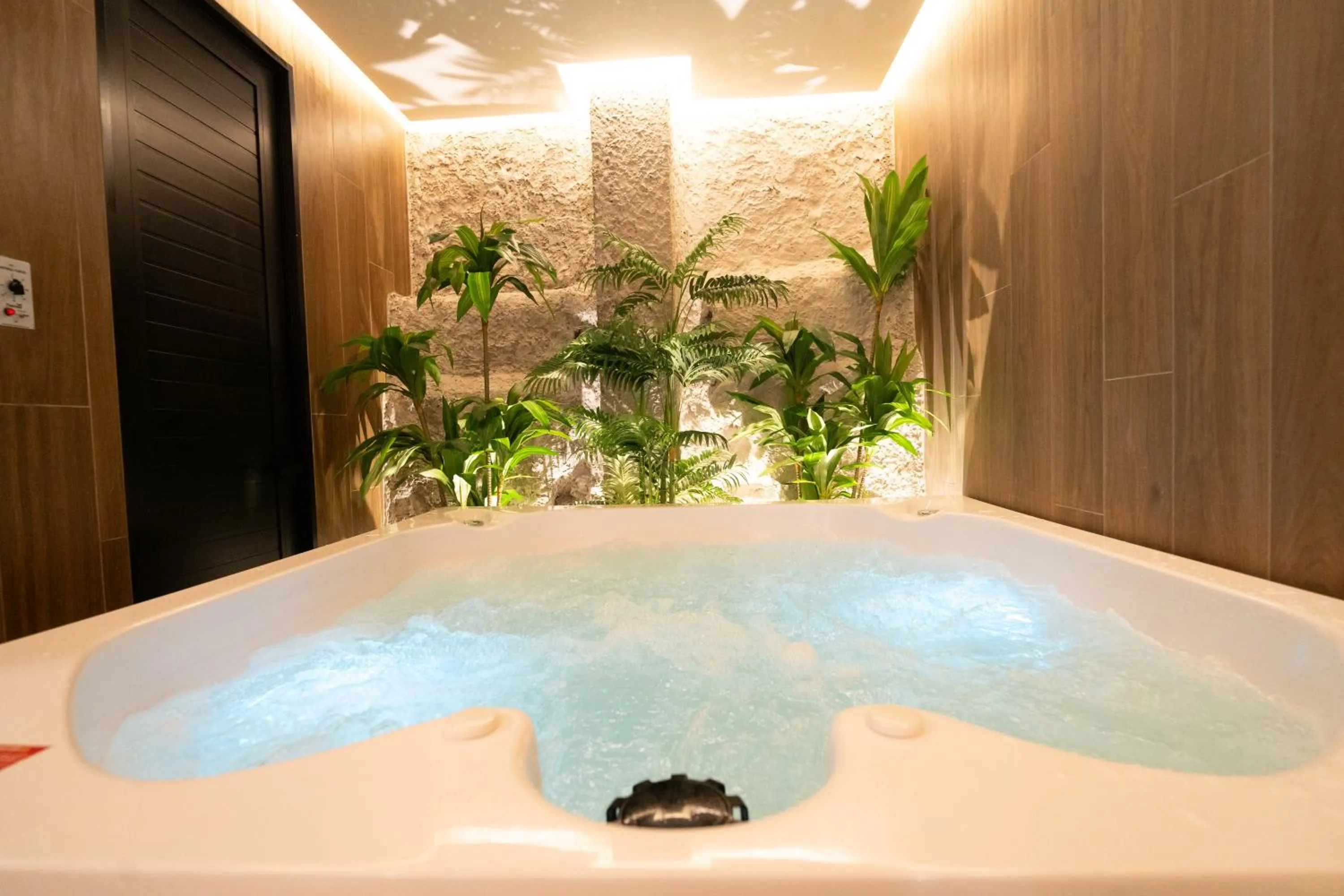 Hot Tub in Zi One Luxury Hotel