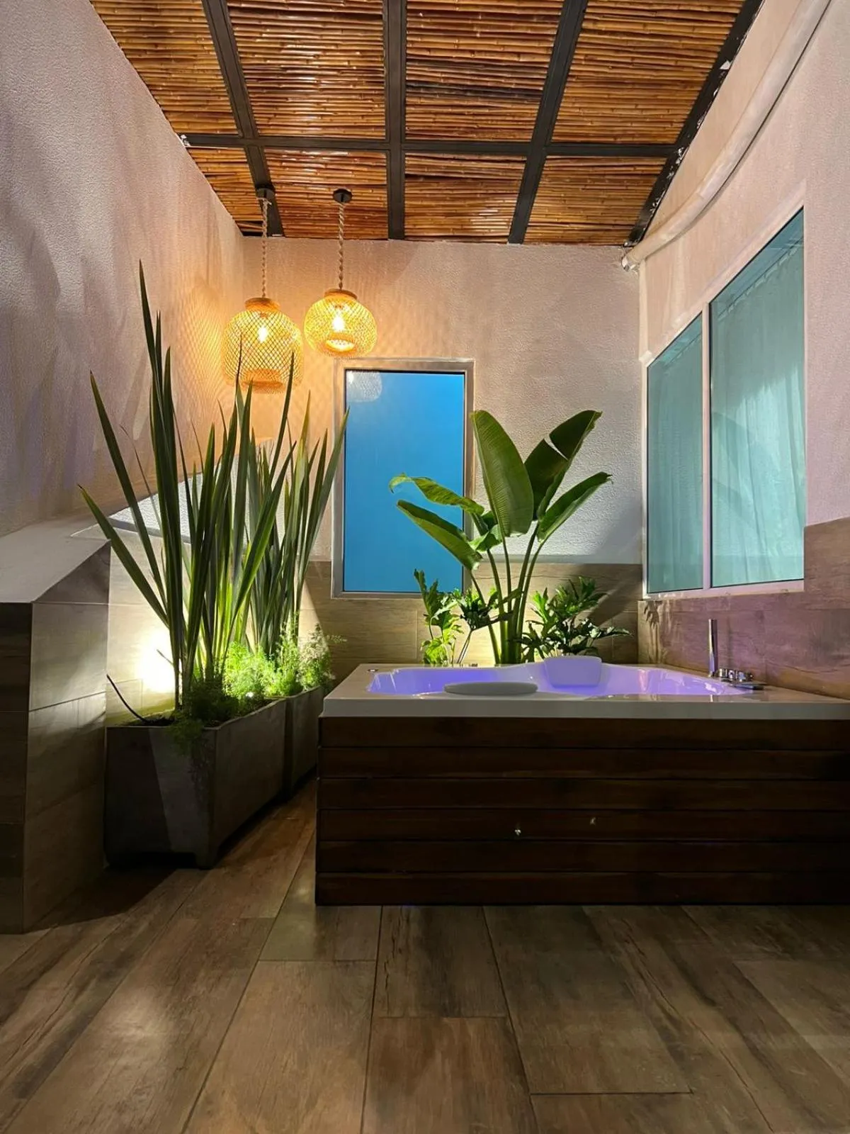 Hot Tub in Zi One Luxury Hotel