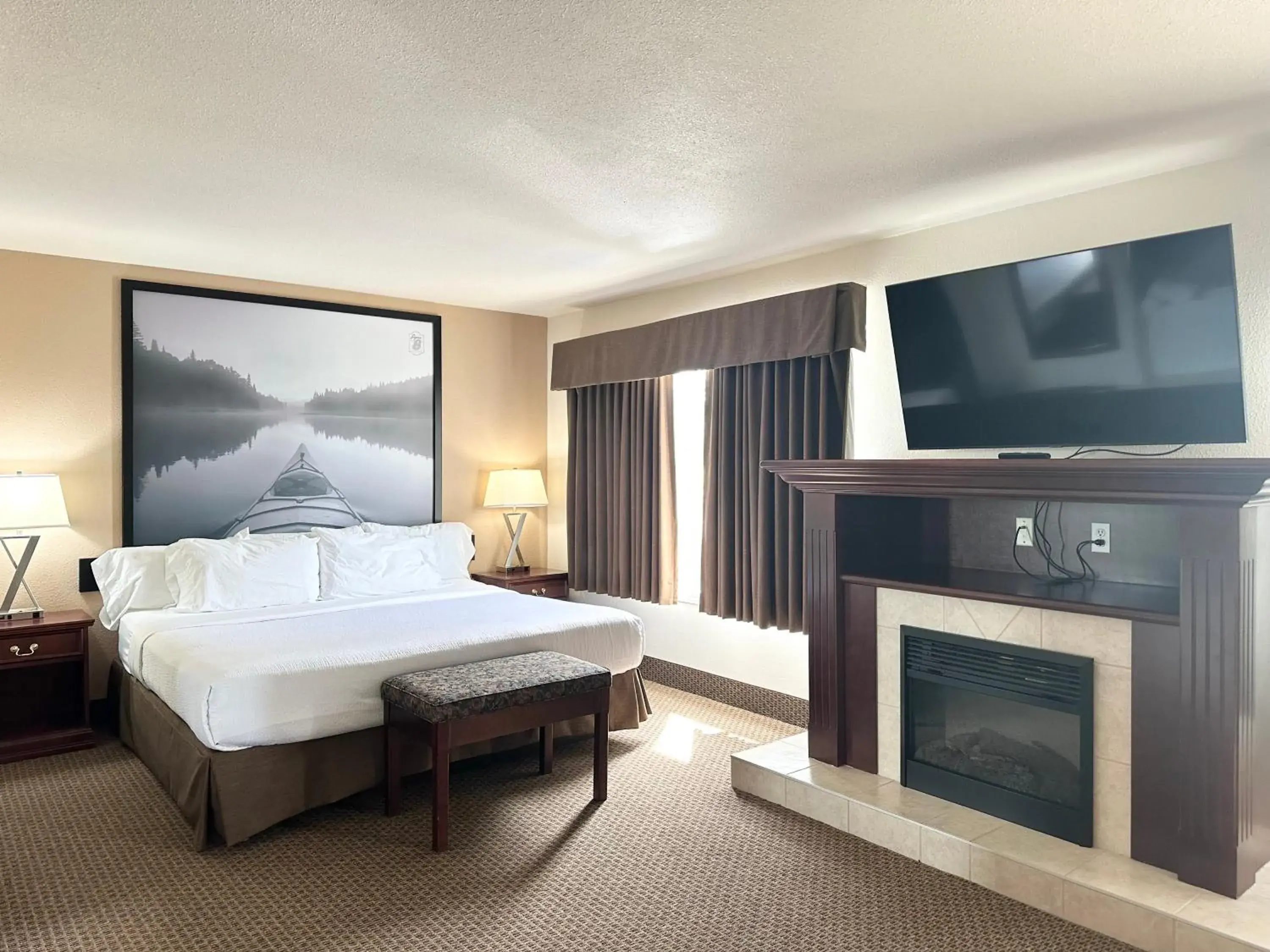 Deluxe King Suite - Non-Smoking in Super 8 by Wyndham High River AB Deluxe King Suite - Non-Smoking in Super 8 by Wyndham High River AB