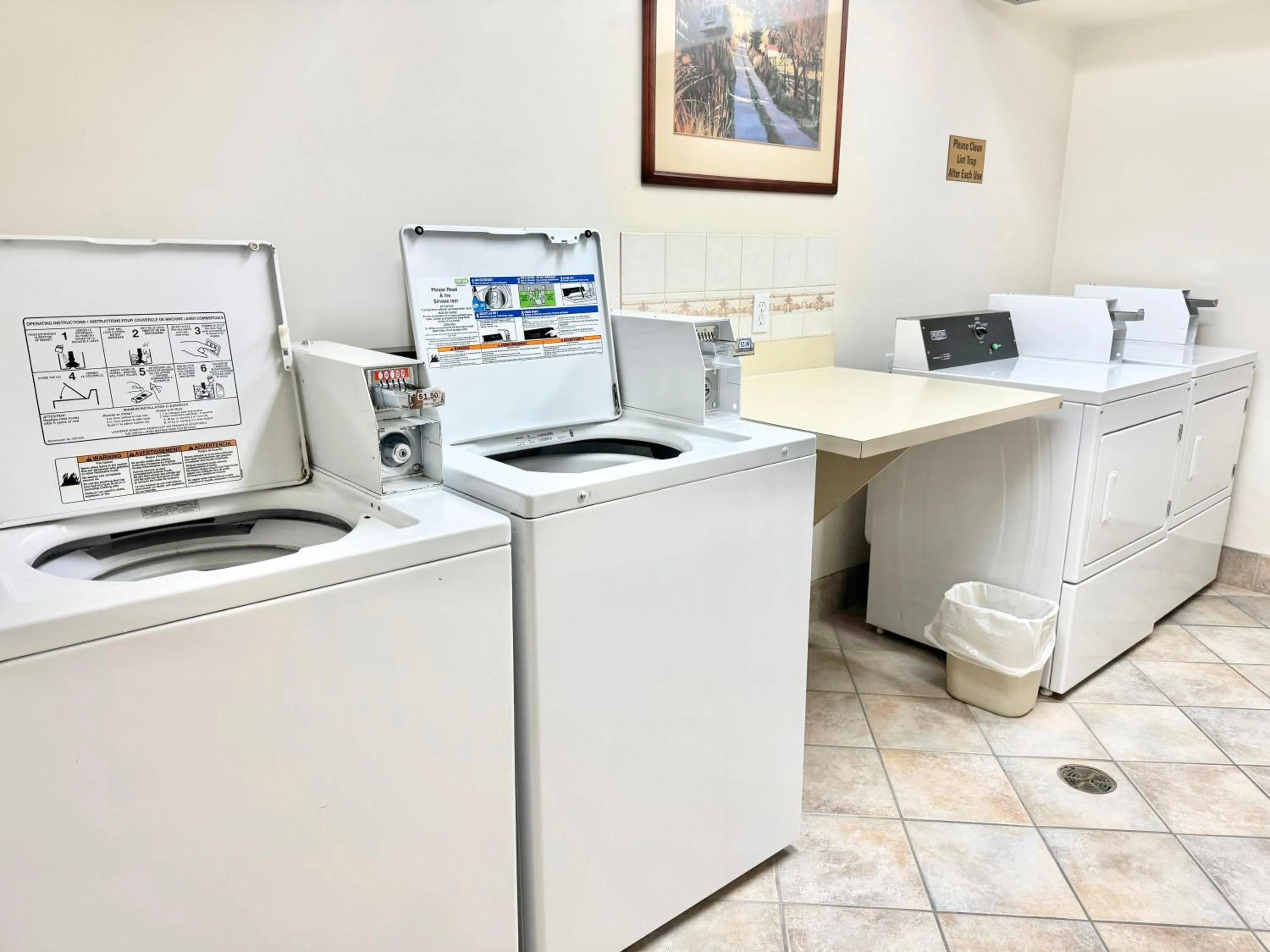 laundry in Super 8 by Wyndham High River AB