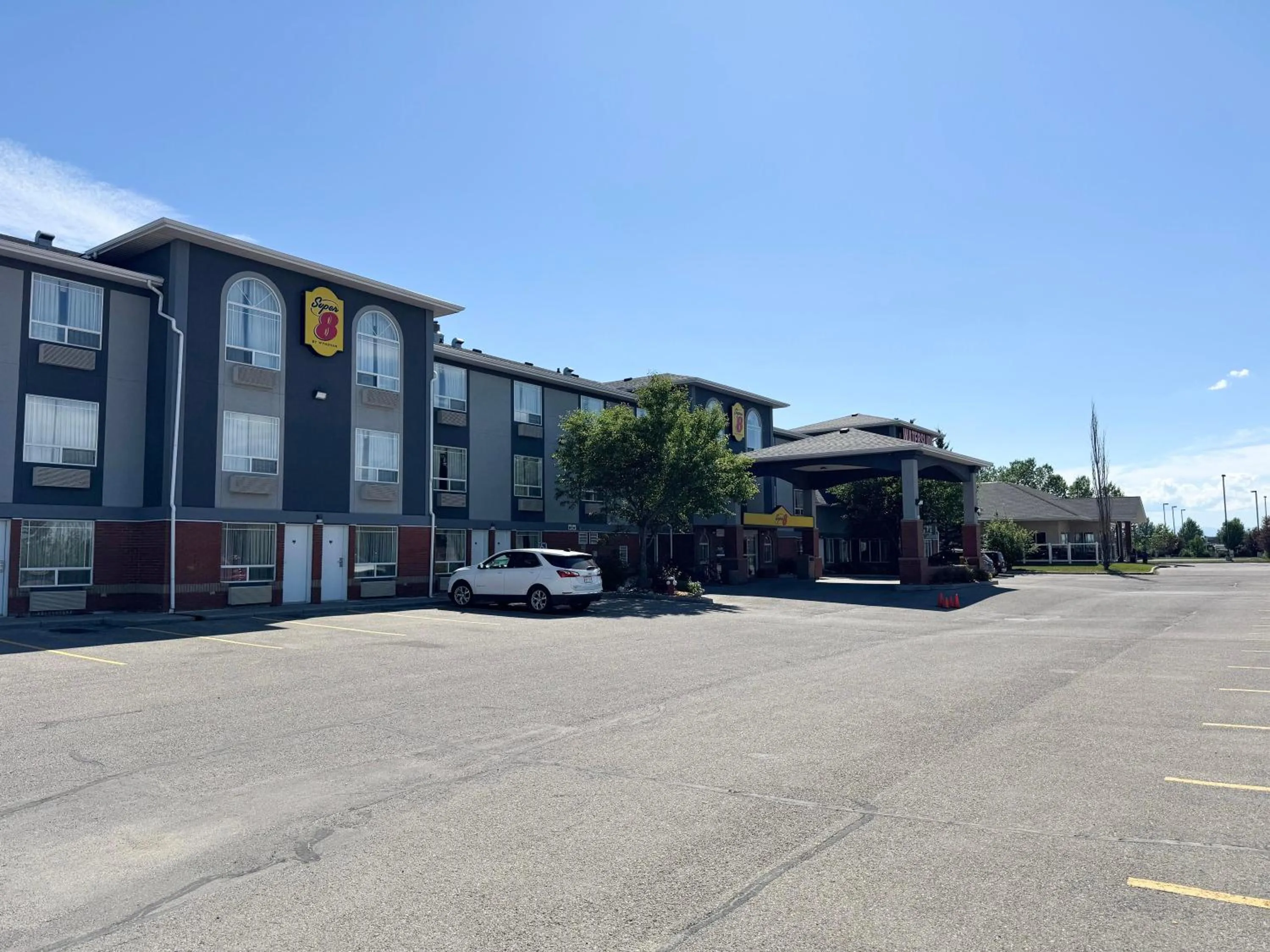 Property building in Super 8 by Wyndham High River AB