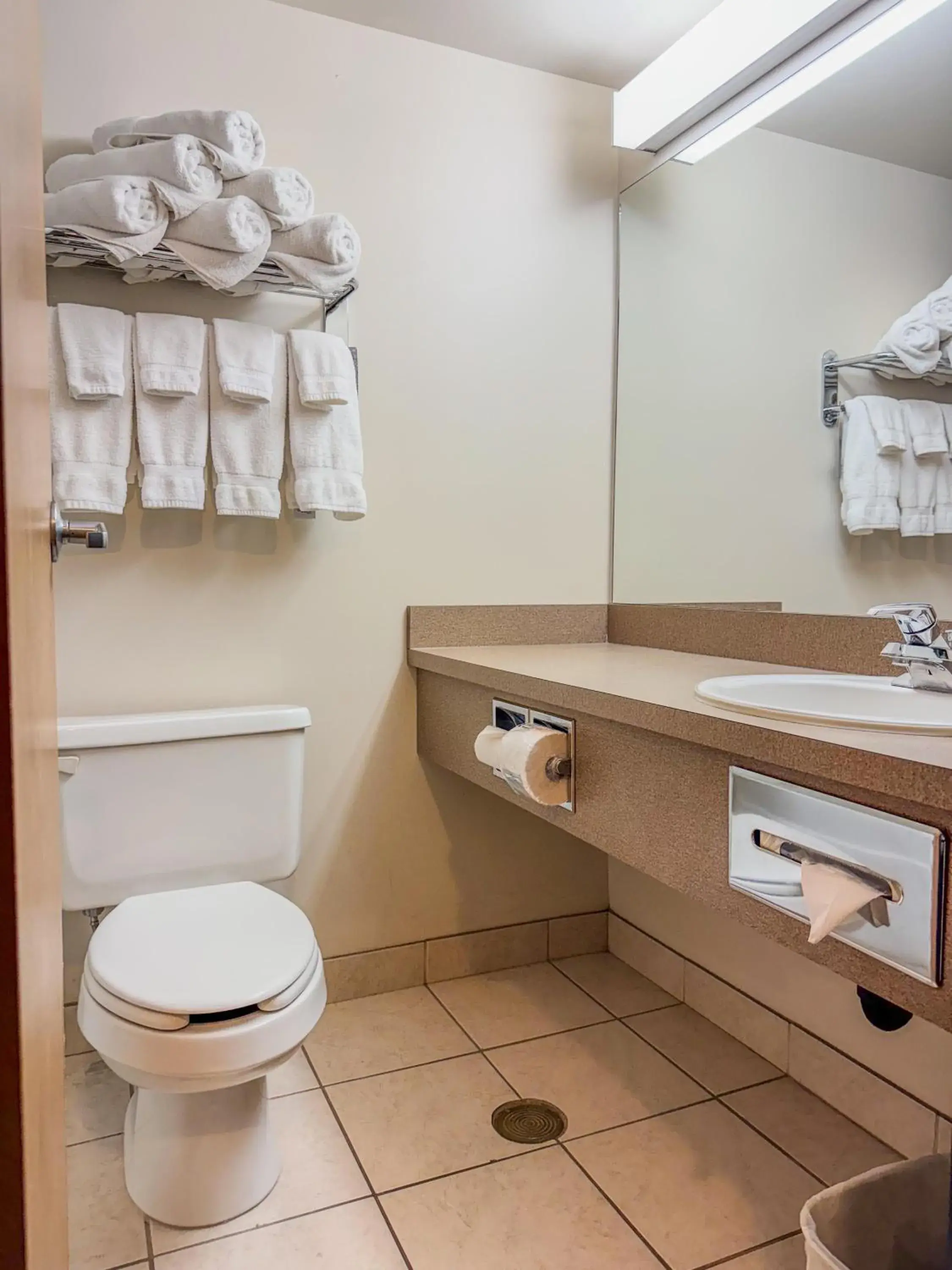 Deluxe Queen Studio with Two Queen Beds - Non-Smoking in Super 8 by Wyndham High River AB Deluxe Queen Studio with Two Queen Beds - Non-Smoking in Super 8 by Wyndham High River AB