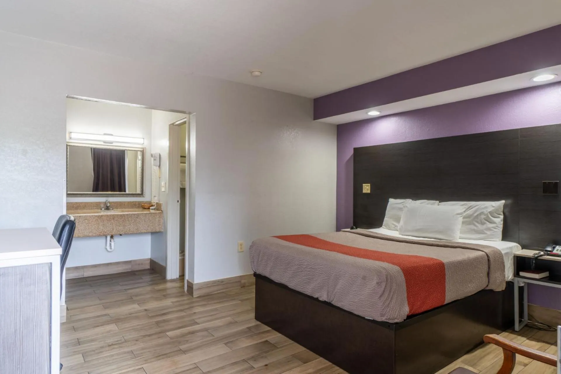 Bed in Holiday Terrace Motel