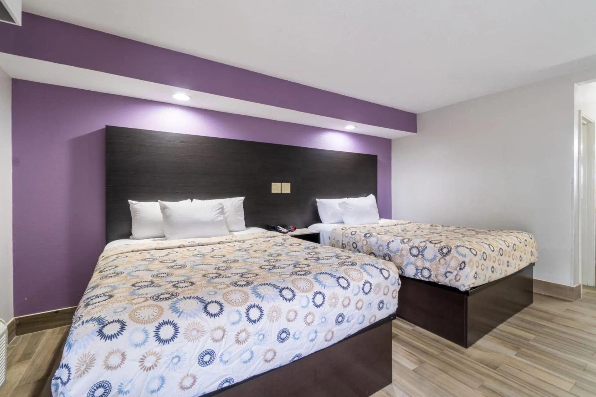 Bed in Holiday Terrace Motel