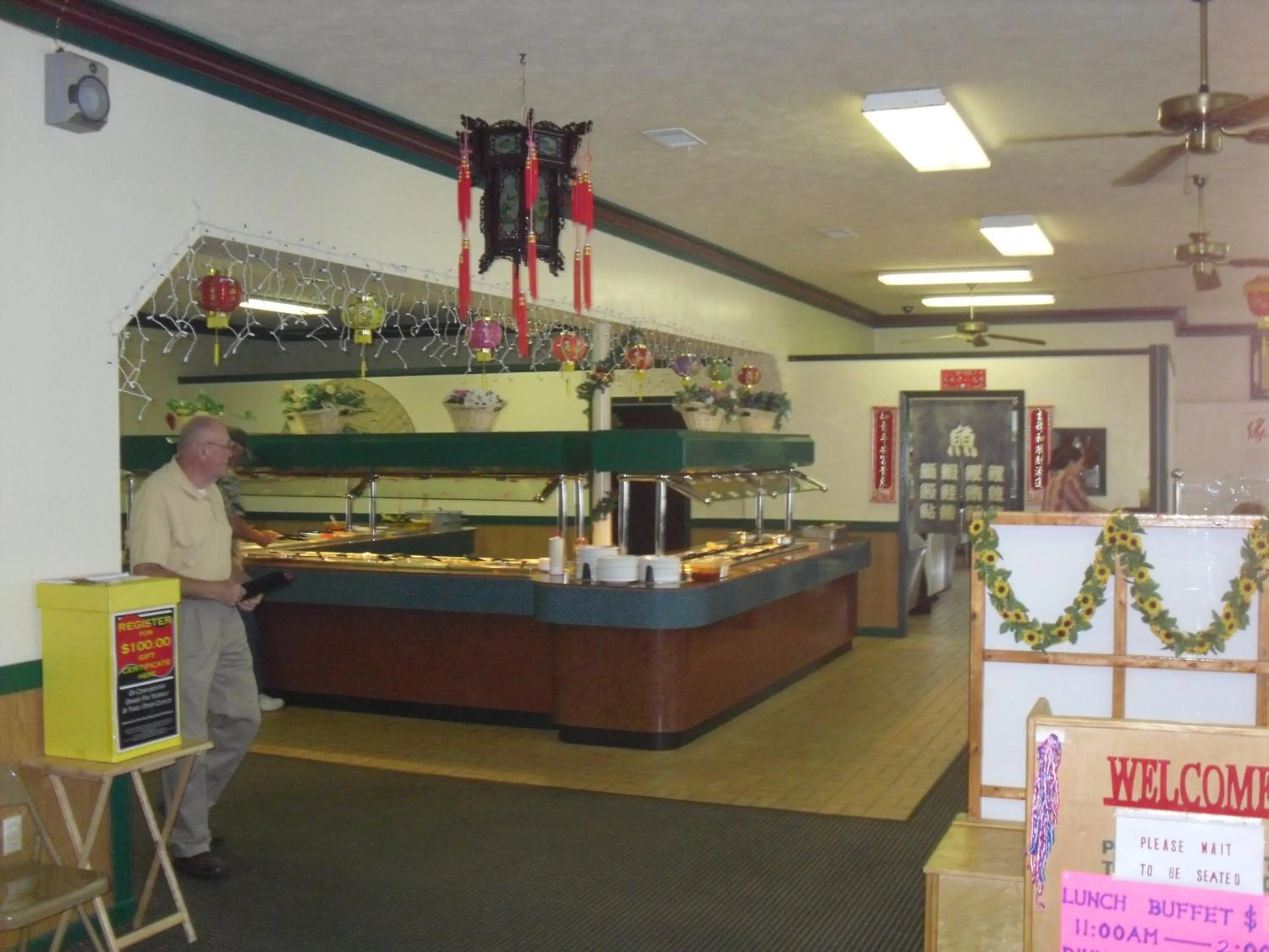 Lunch in Holiday Terrace Motel