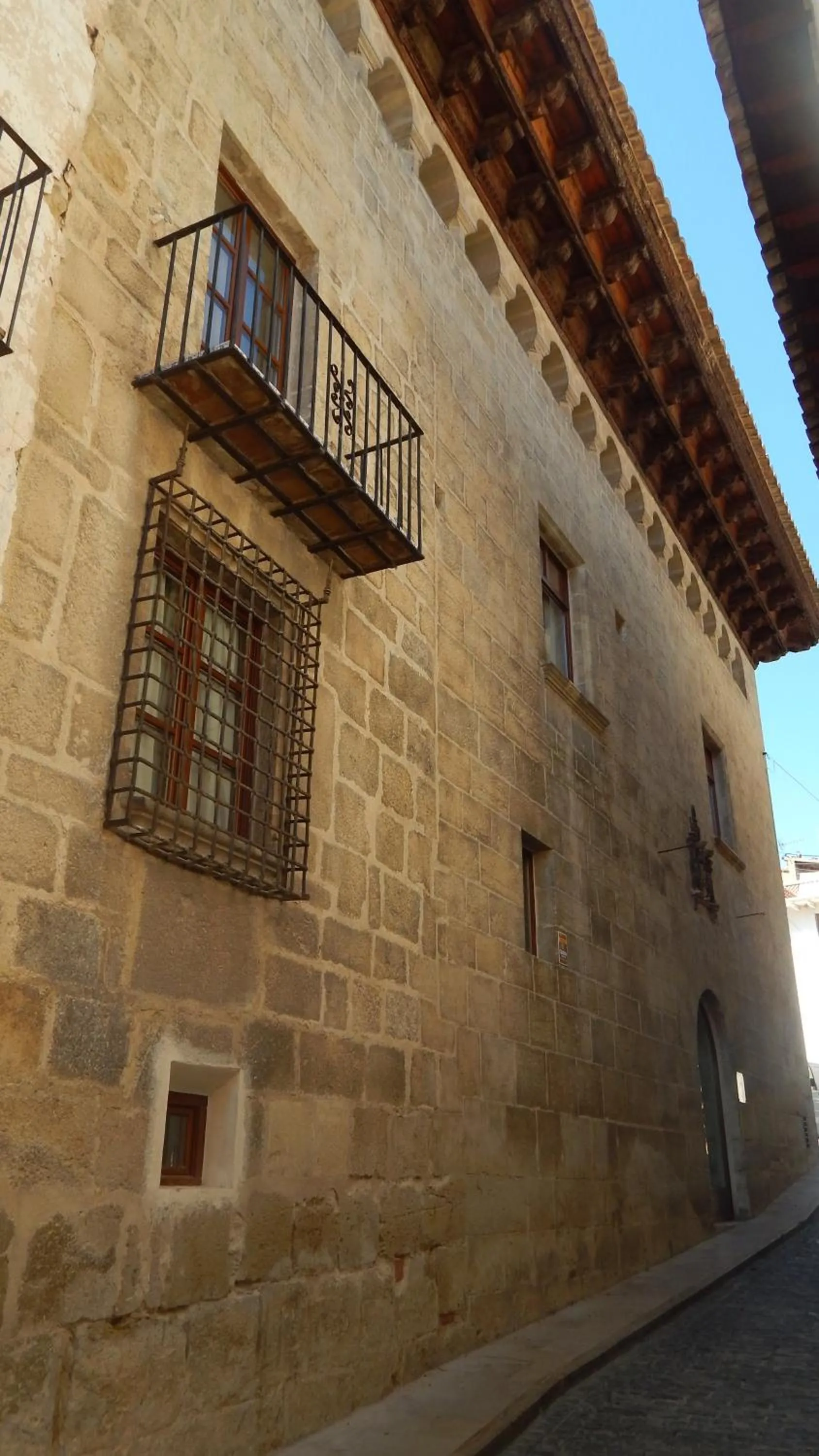 Facade/entrance in Hotel Palau dels Osset