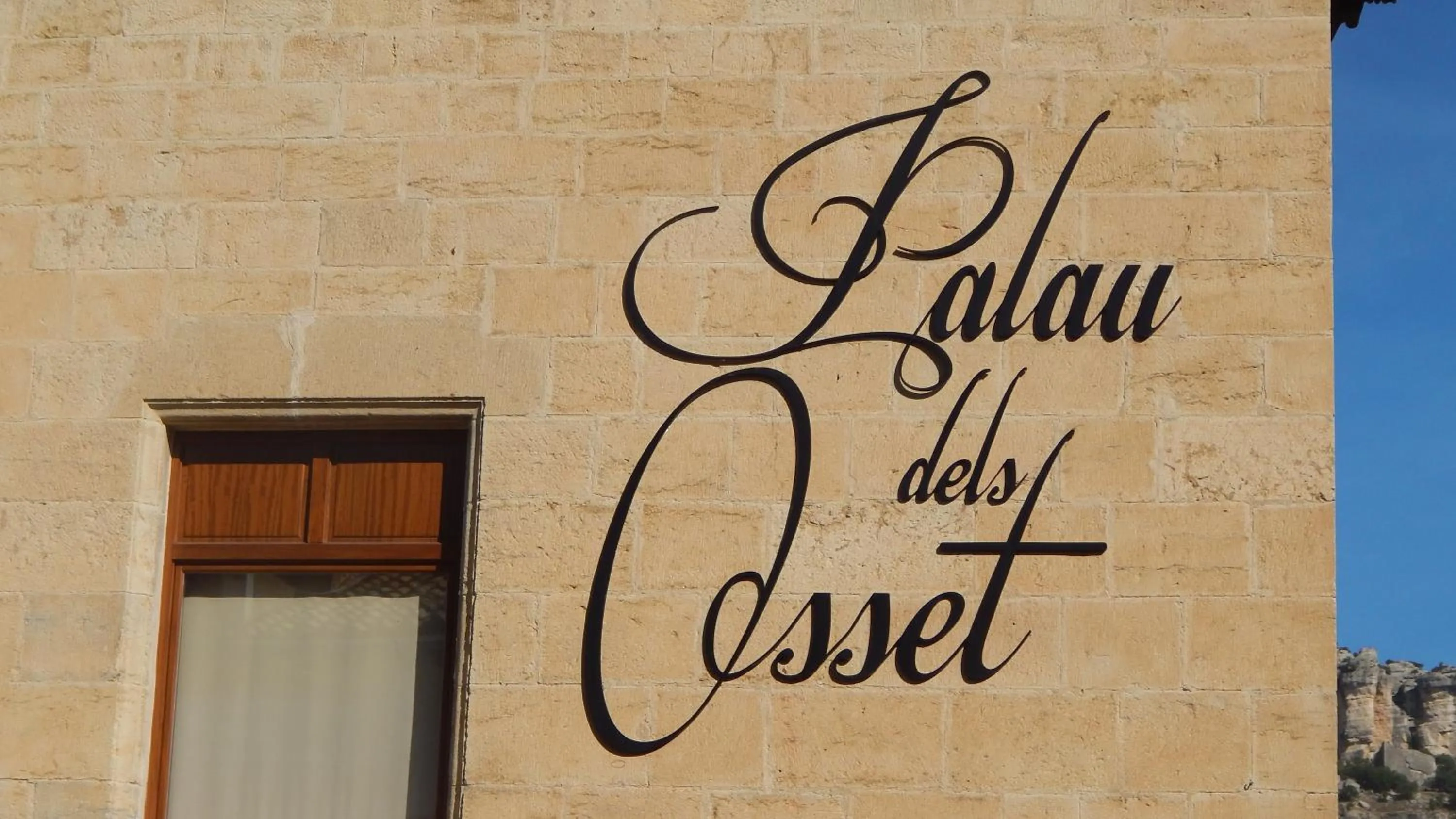 Facade/entrance in Hotel Palau dels Osset