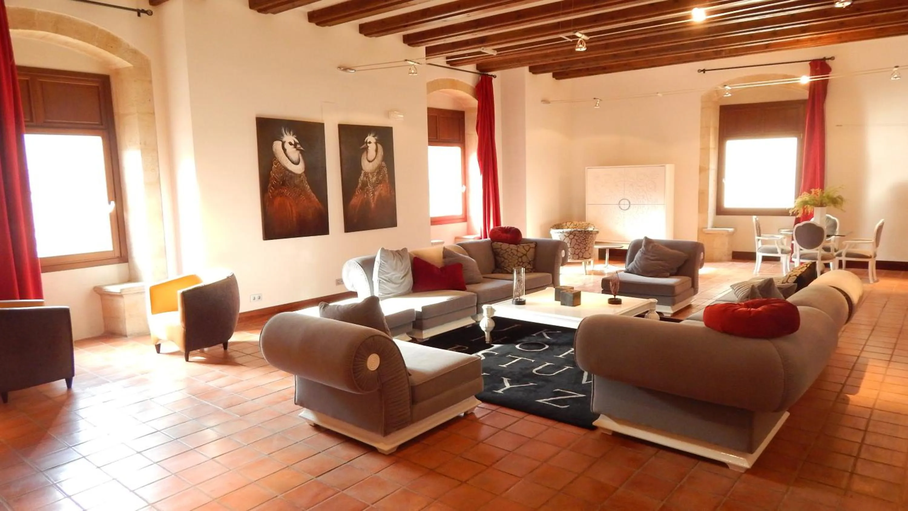 Communal lounge/ TV room in Hotel Palau dels Osset