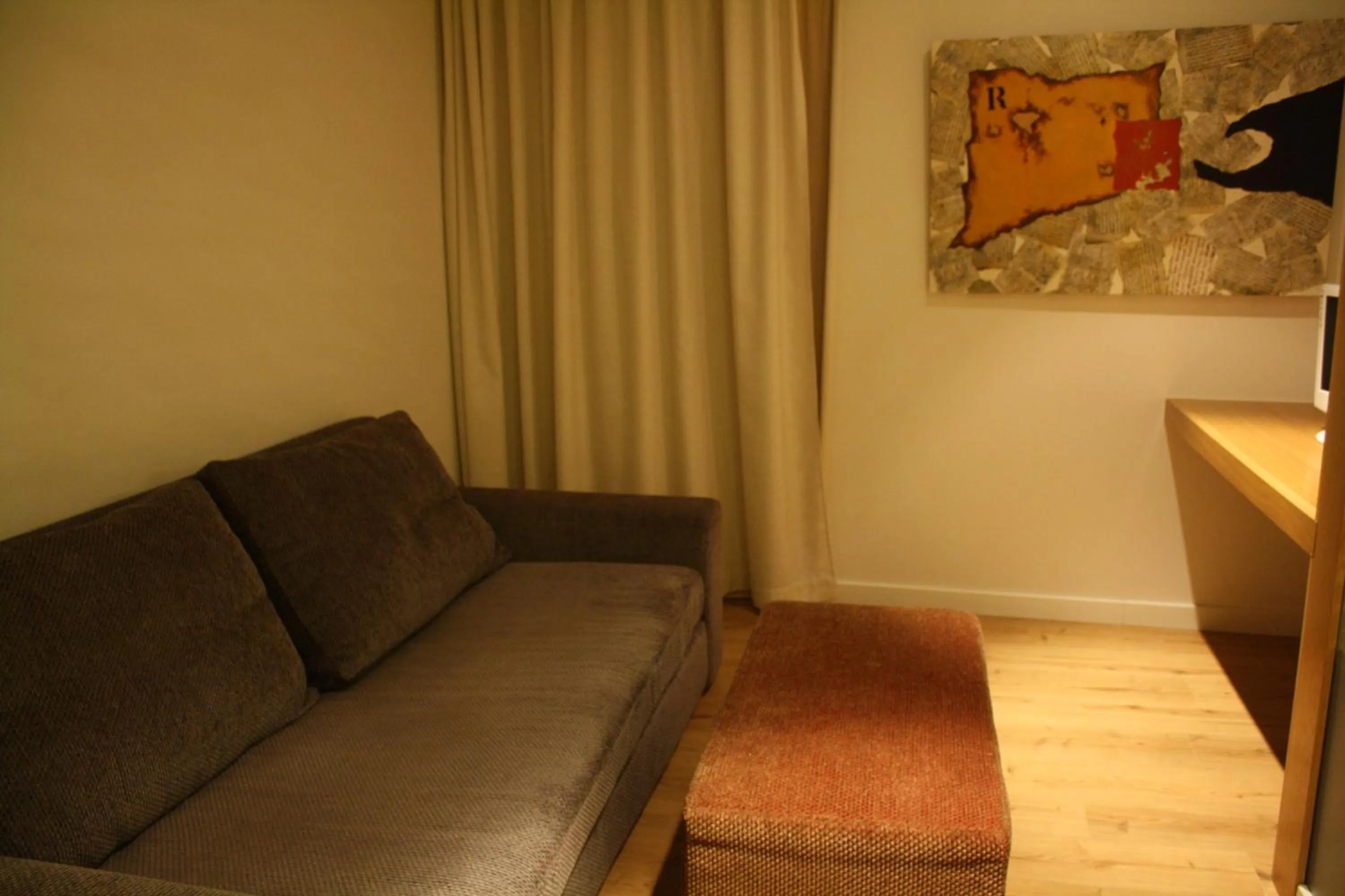 Seating area in Hotel Palau dels Osset