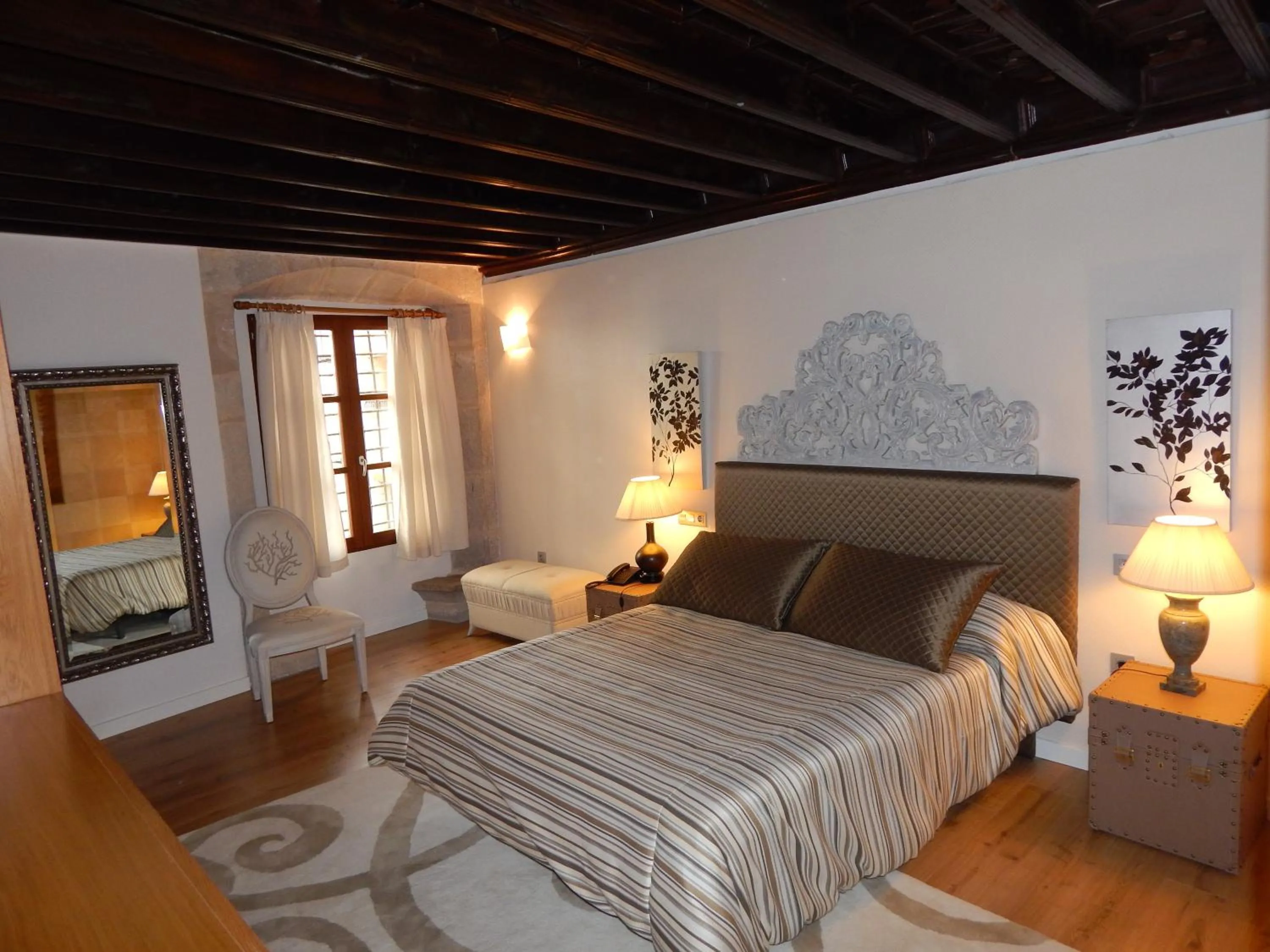 Photo of the whole room in Hotel Palau dels Osset