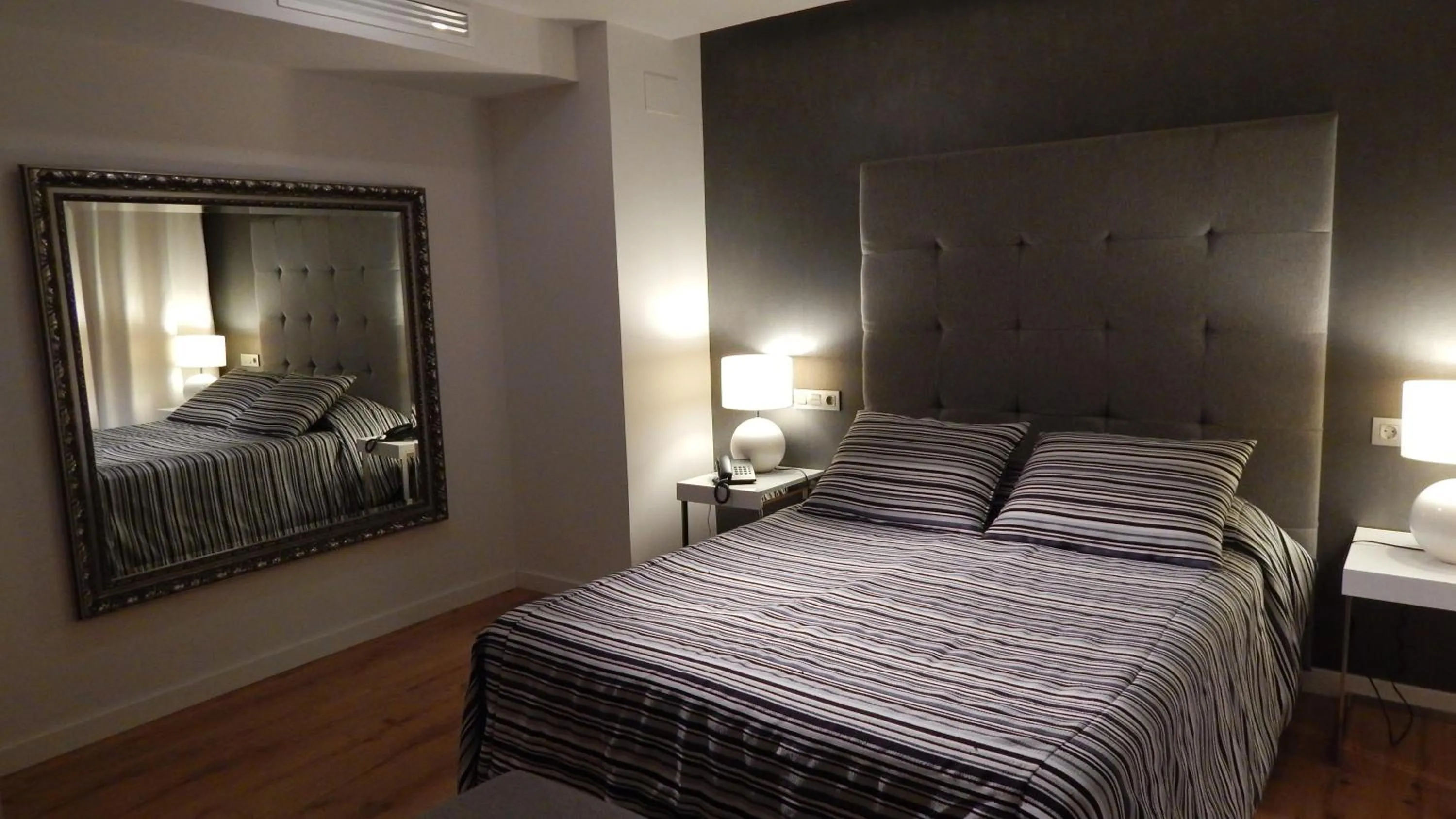 Bed in Hotel Palau dels Osset