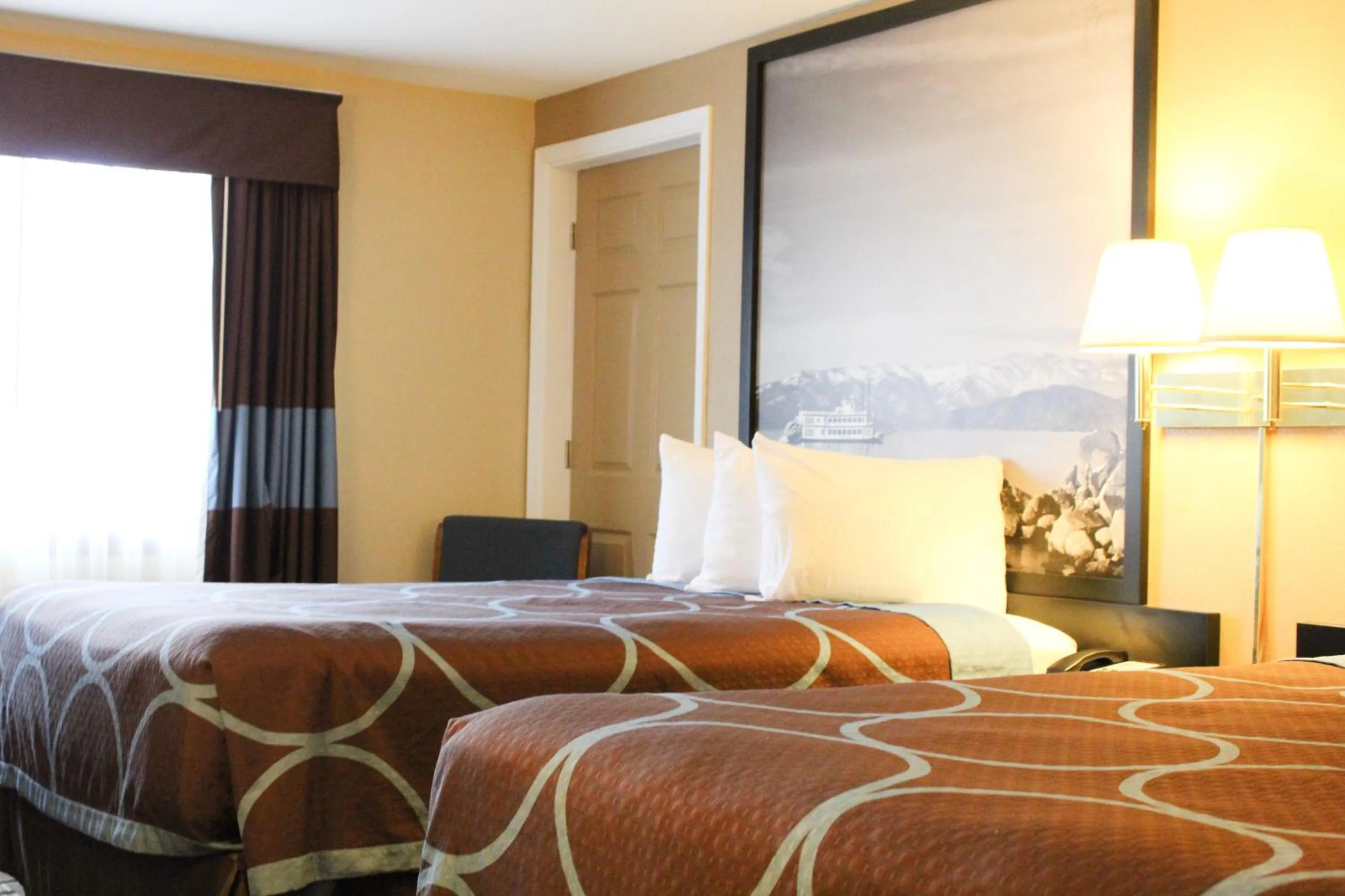 Bedroom, Bed in Super 8 by Wyndham Carson City Lake Tahoe