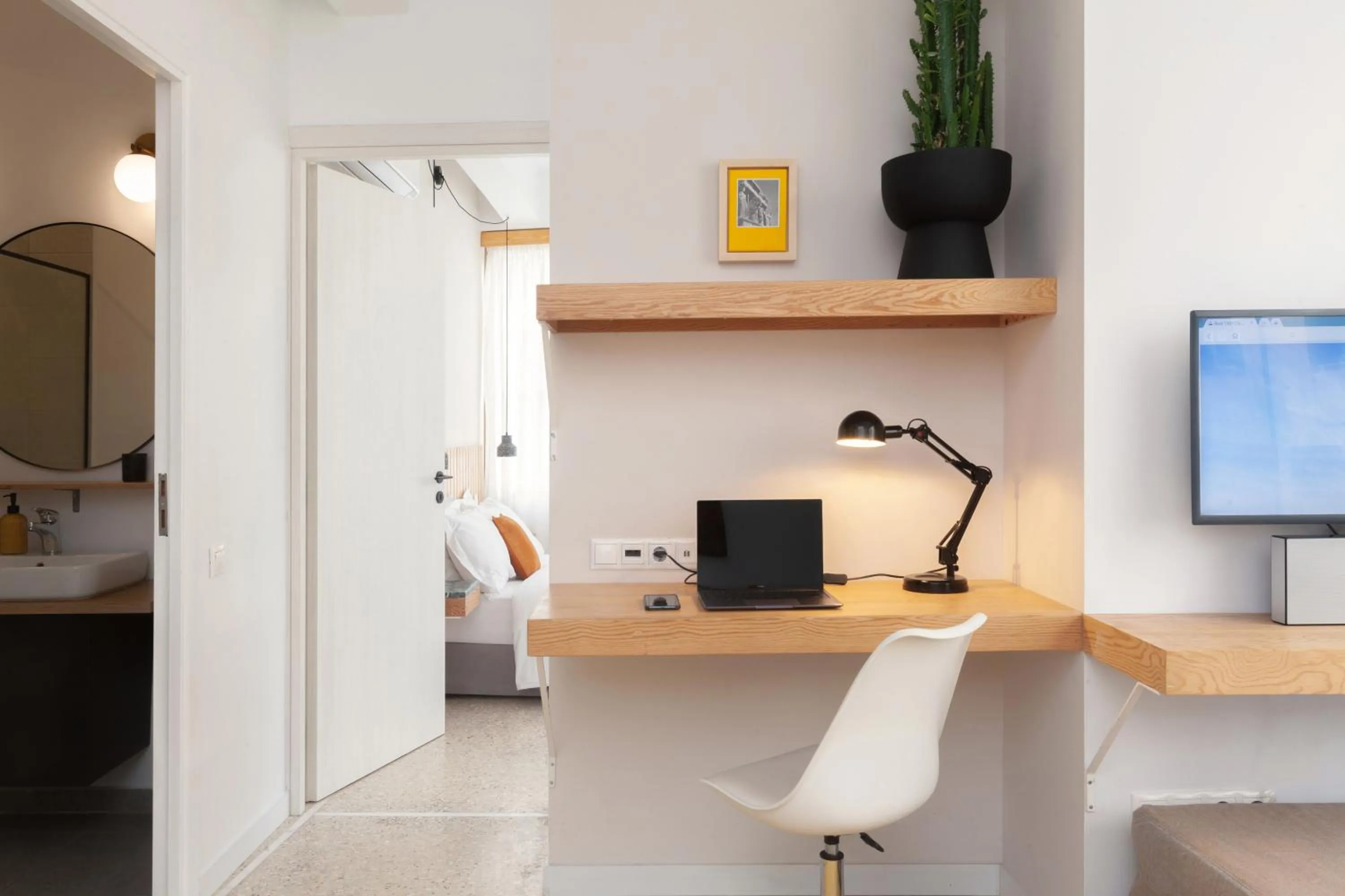 TV and multimedia in The Marble Suites, PLAKA