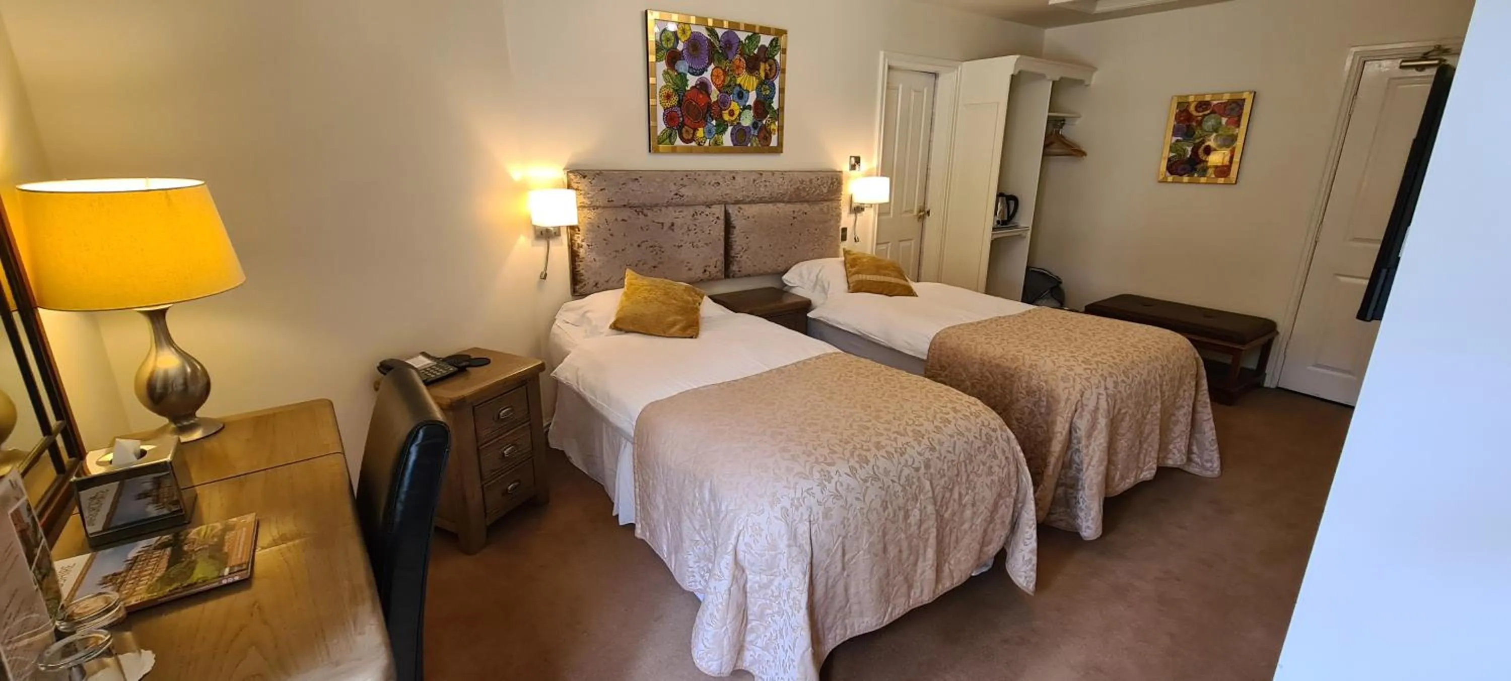 Bedroom, Bed in The Upper House