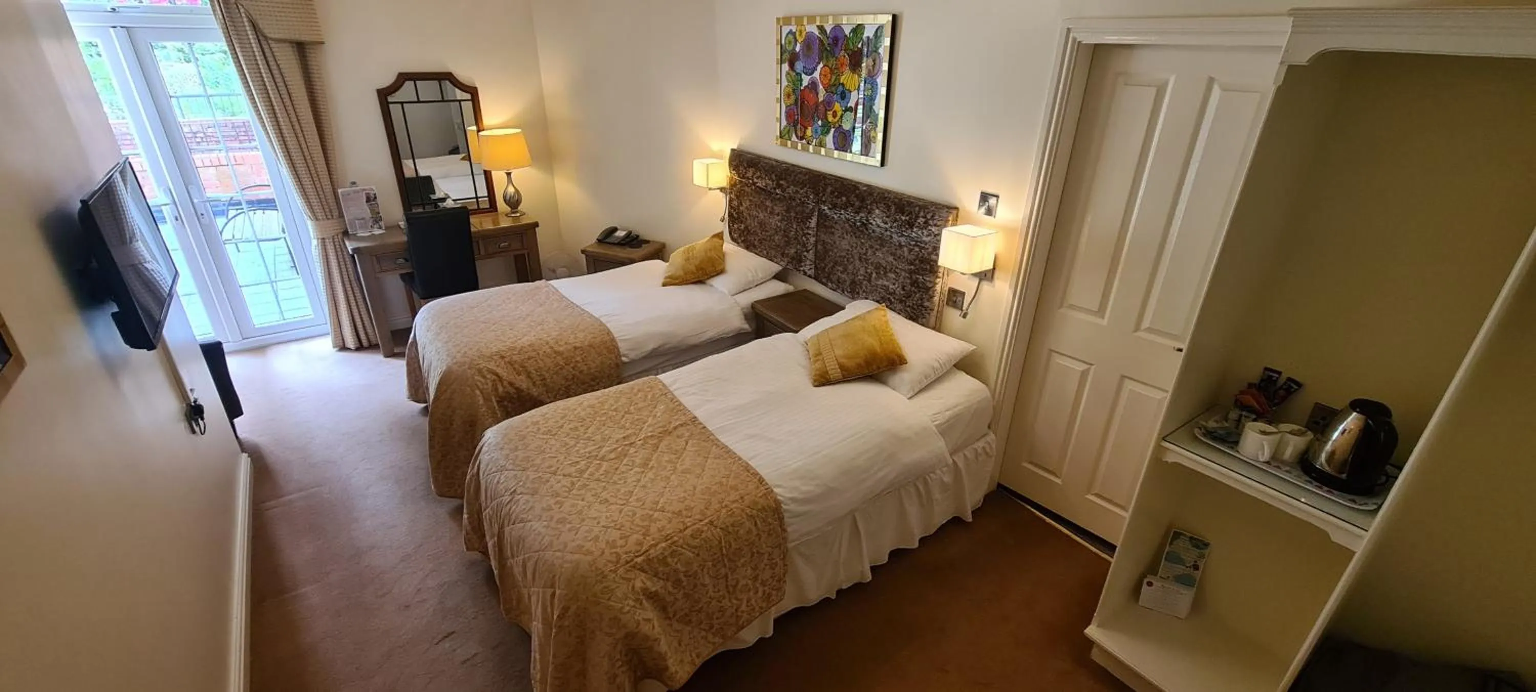 Bedroom, Bed in The Upper House