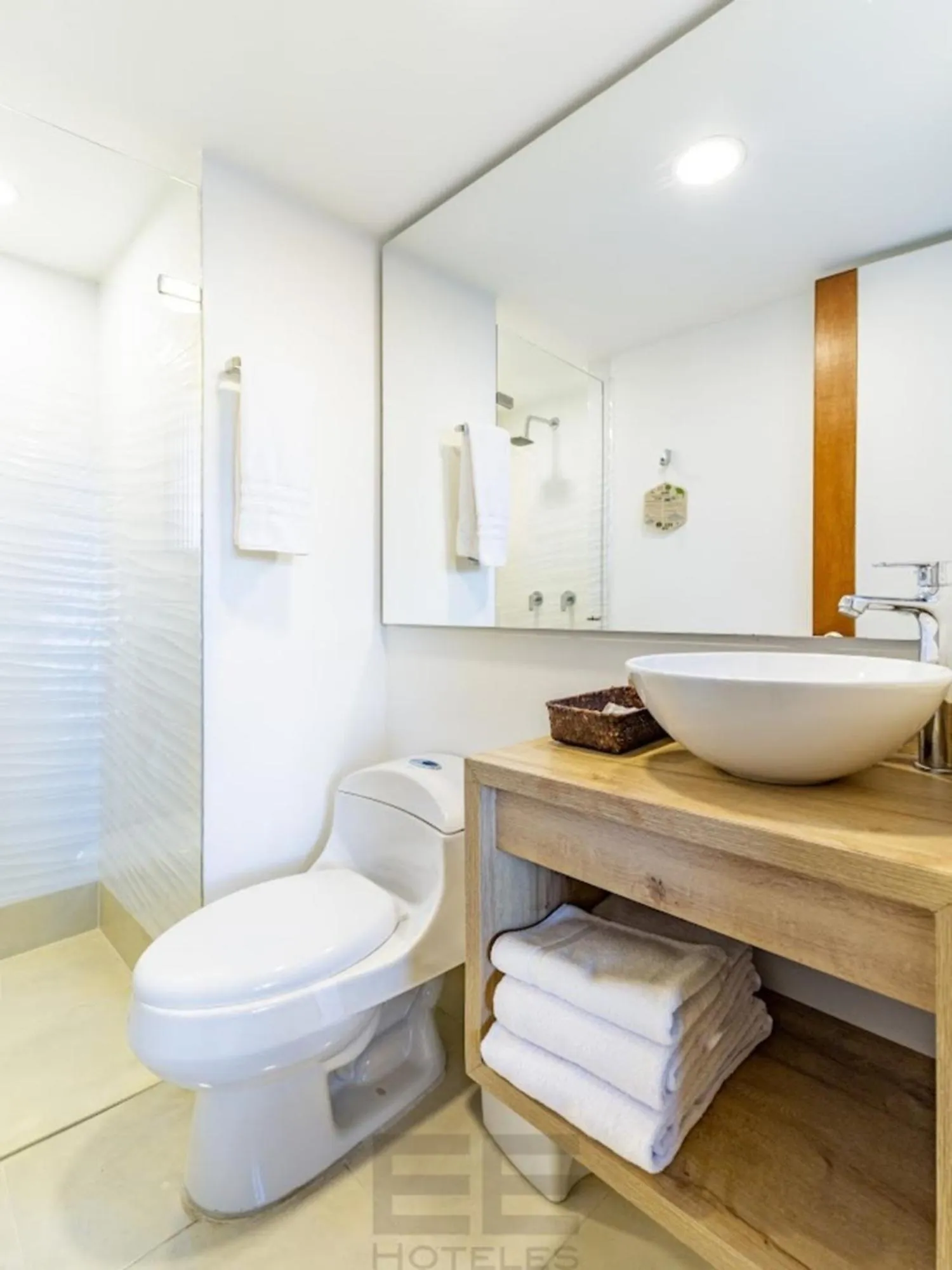 Bathroom in Portal del Rodeo ApartaHotel - Arkadia Mall