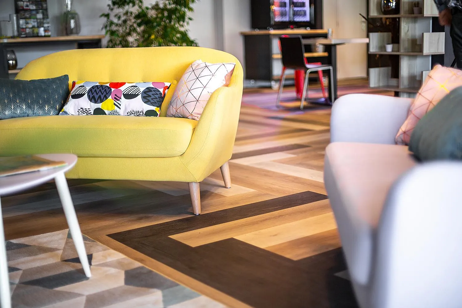 Communal lounge/ TV room in Carré Pau Airport Hôtel