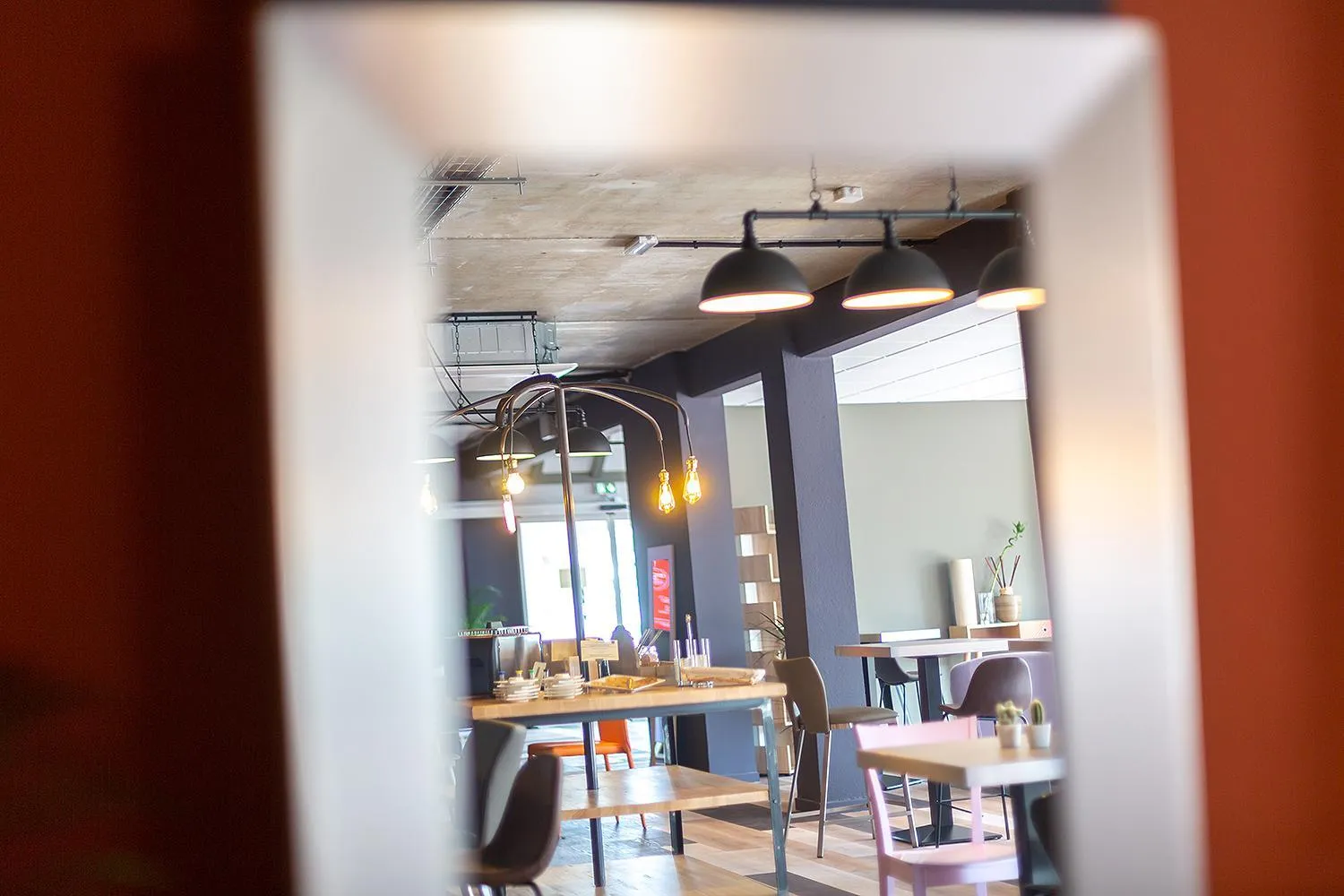 Communal lounge/ TV room in Carré Pau Airport Hôtel