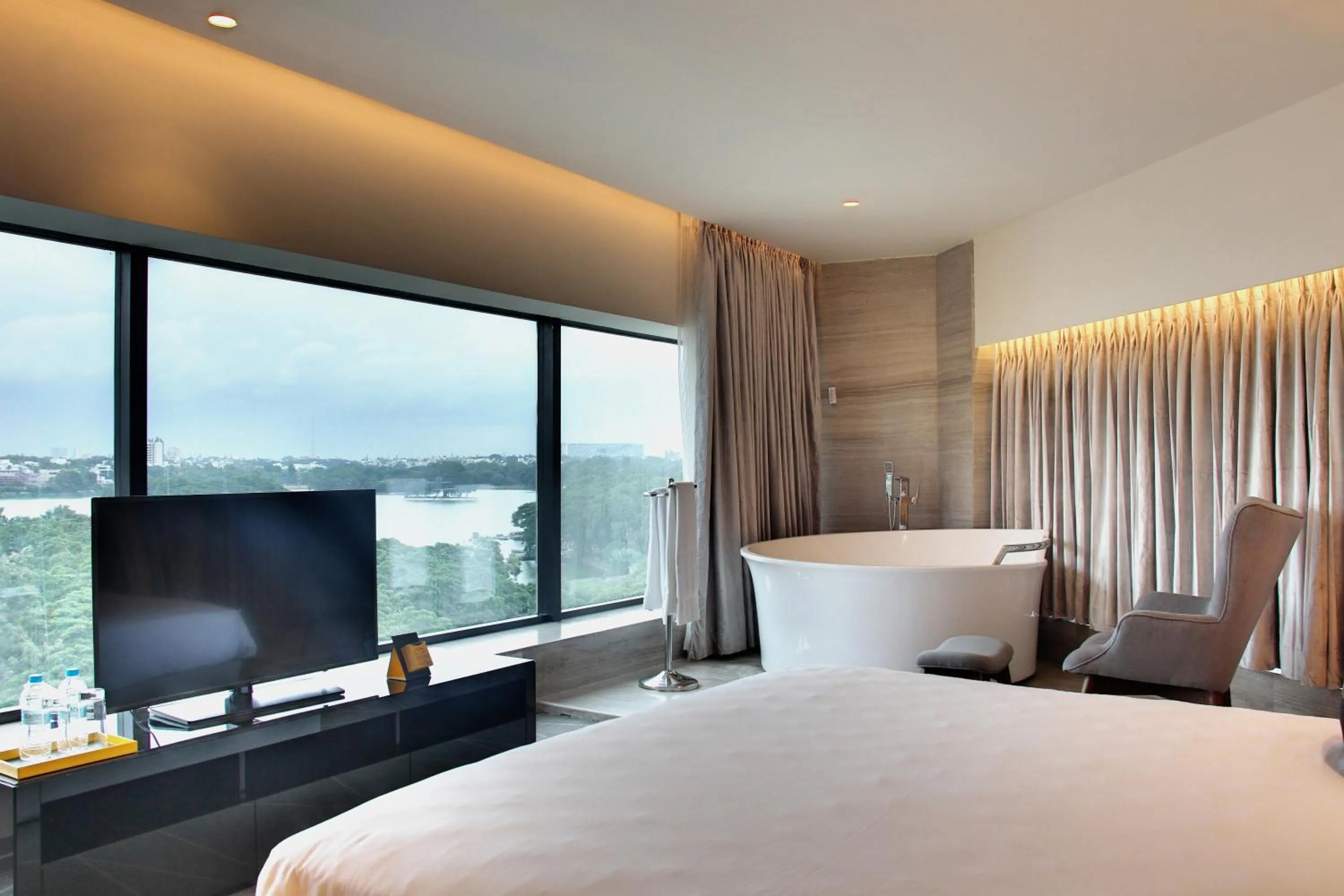 Bedroom, Bed in Radisson Bengaluru City Center