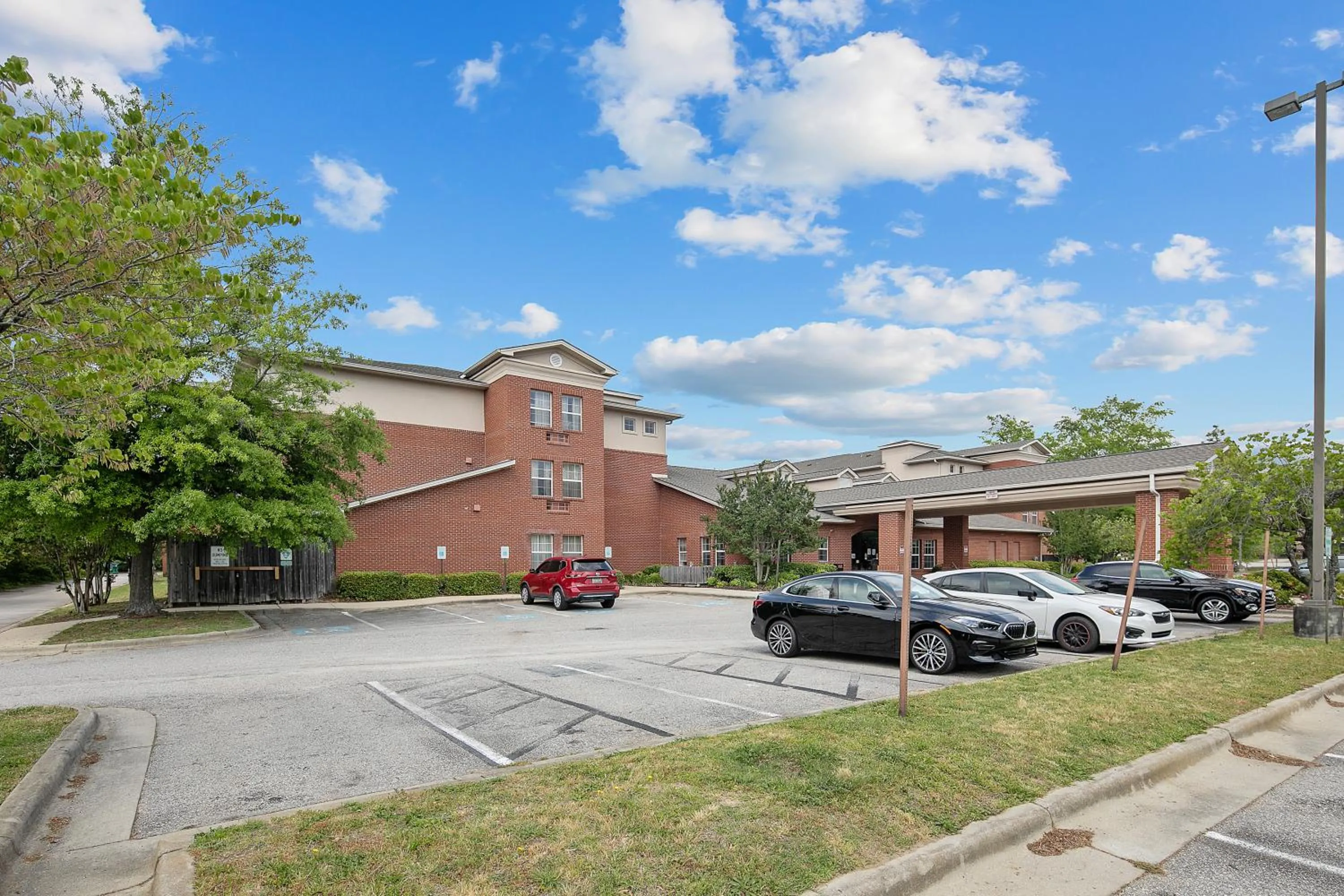Parking in The Landmark Inn