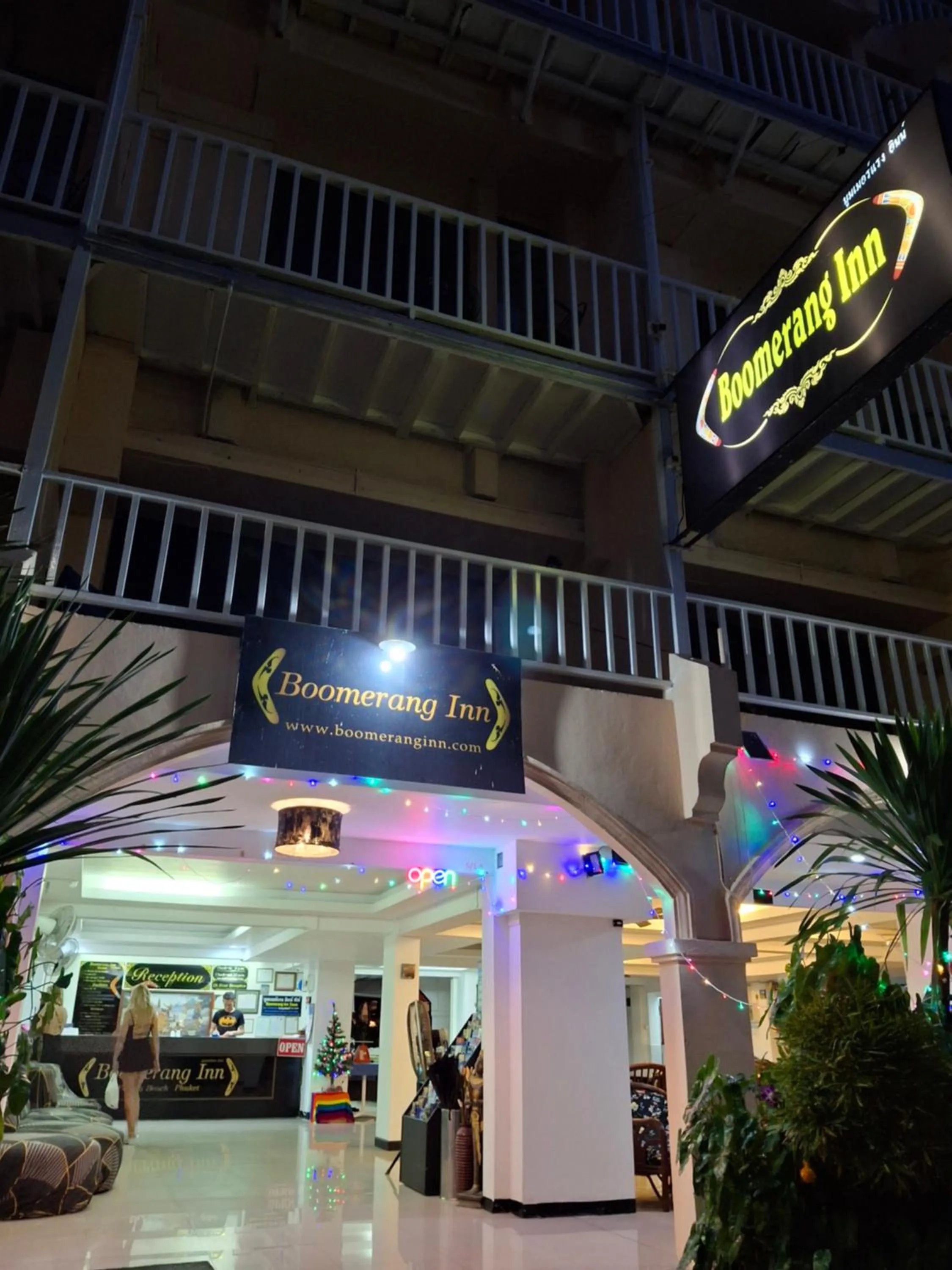 Night in Boomerang Inn