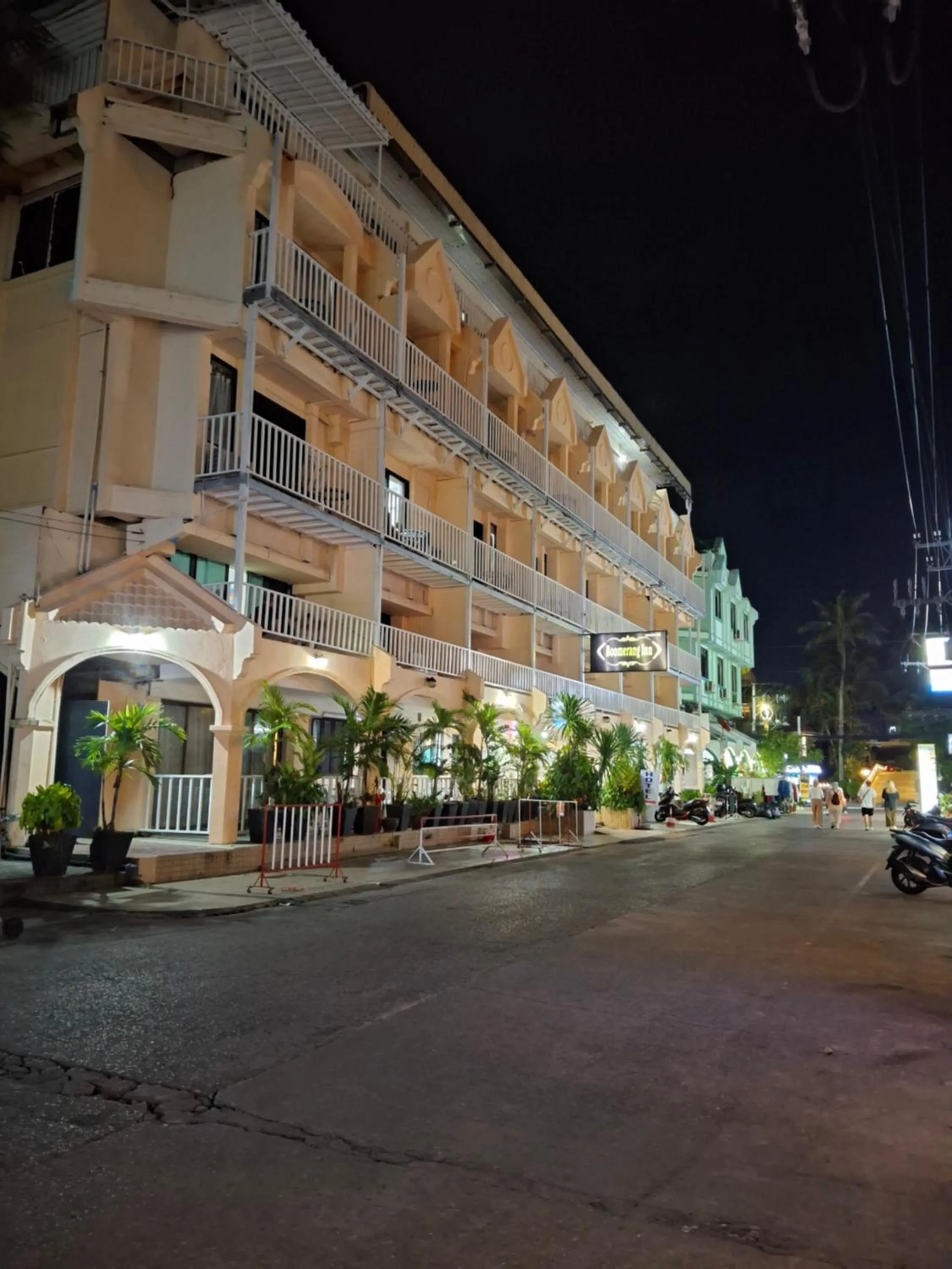 Night in Boomerang Inn