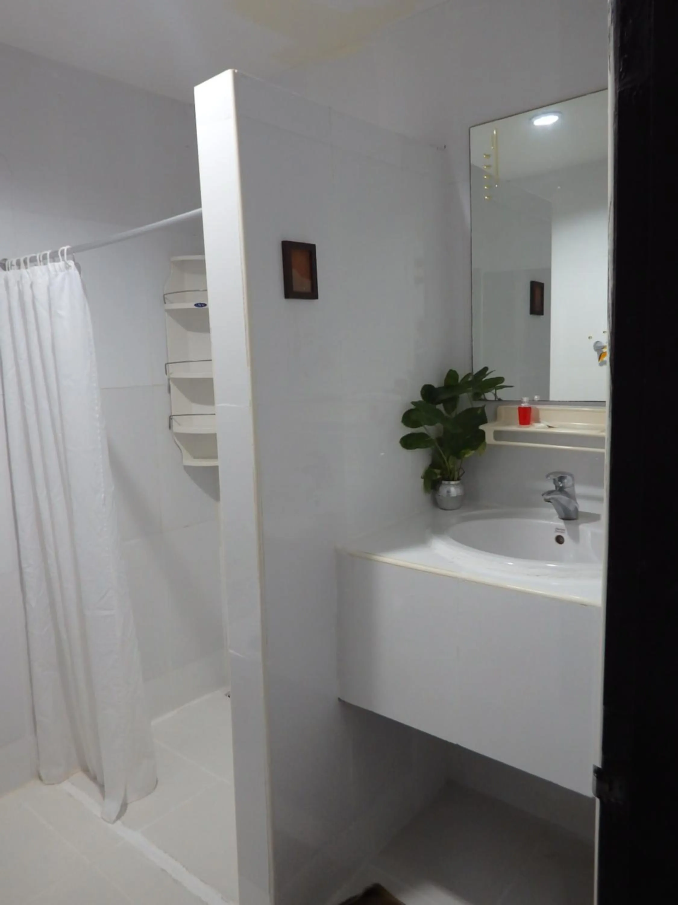 Bathroom in Boomerang Inn