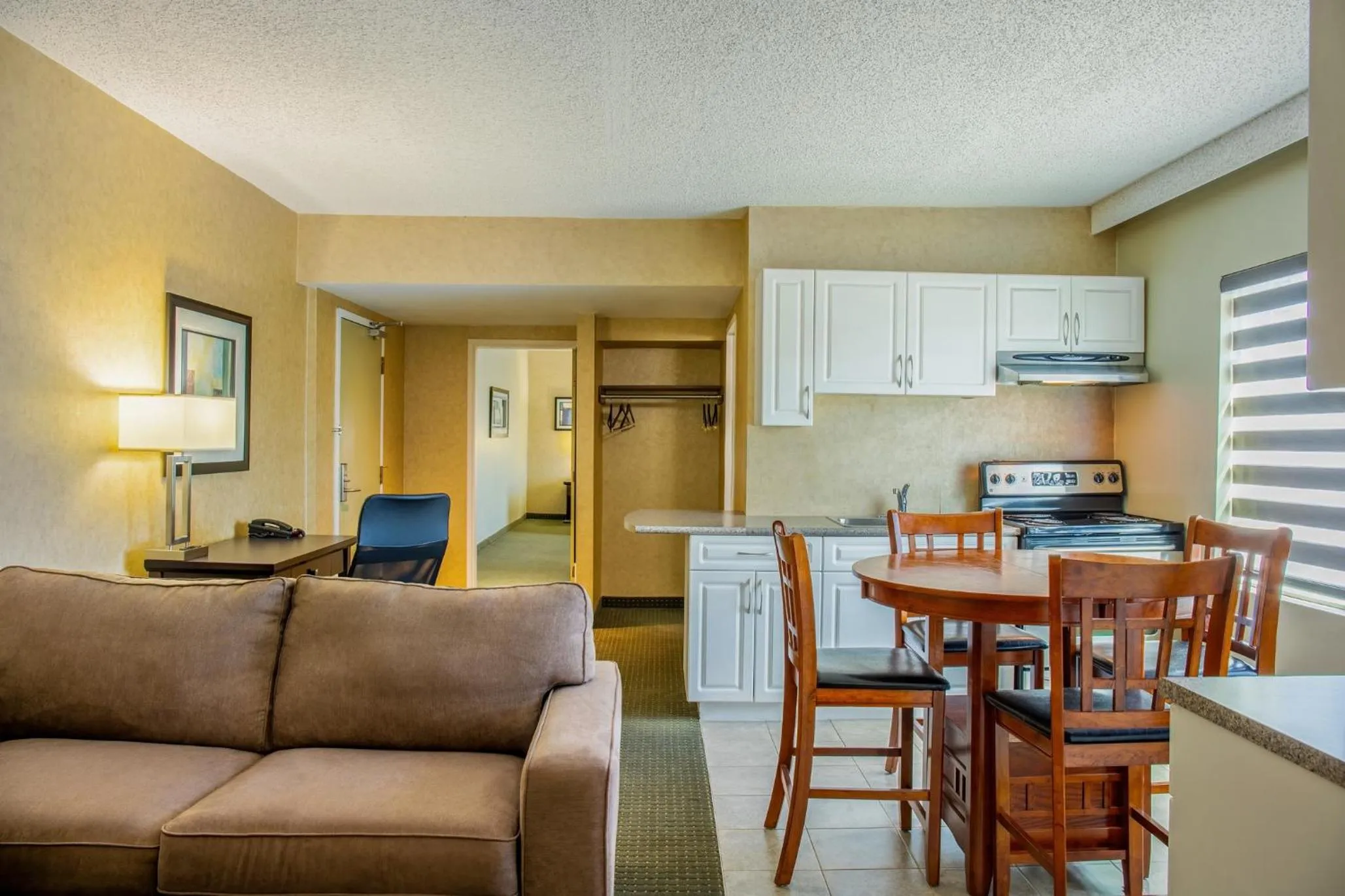 Living room in Days Inn by Wyndham Cranbrook Conference Centre