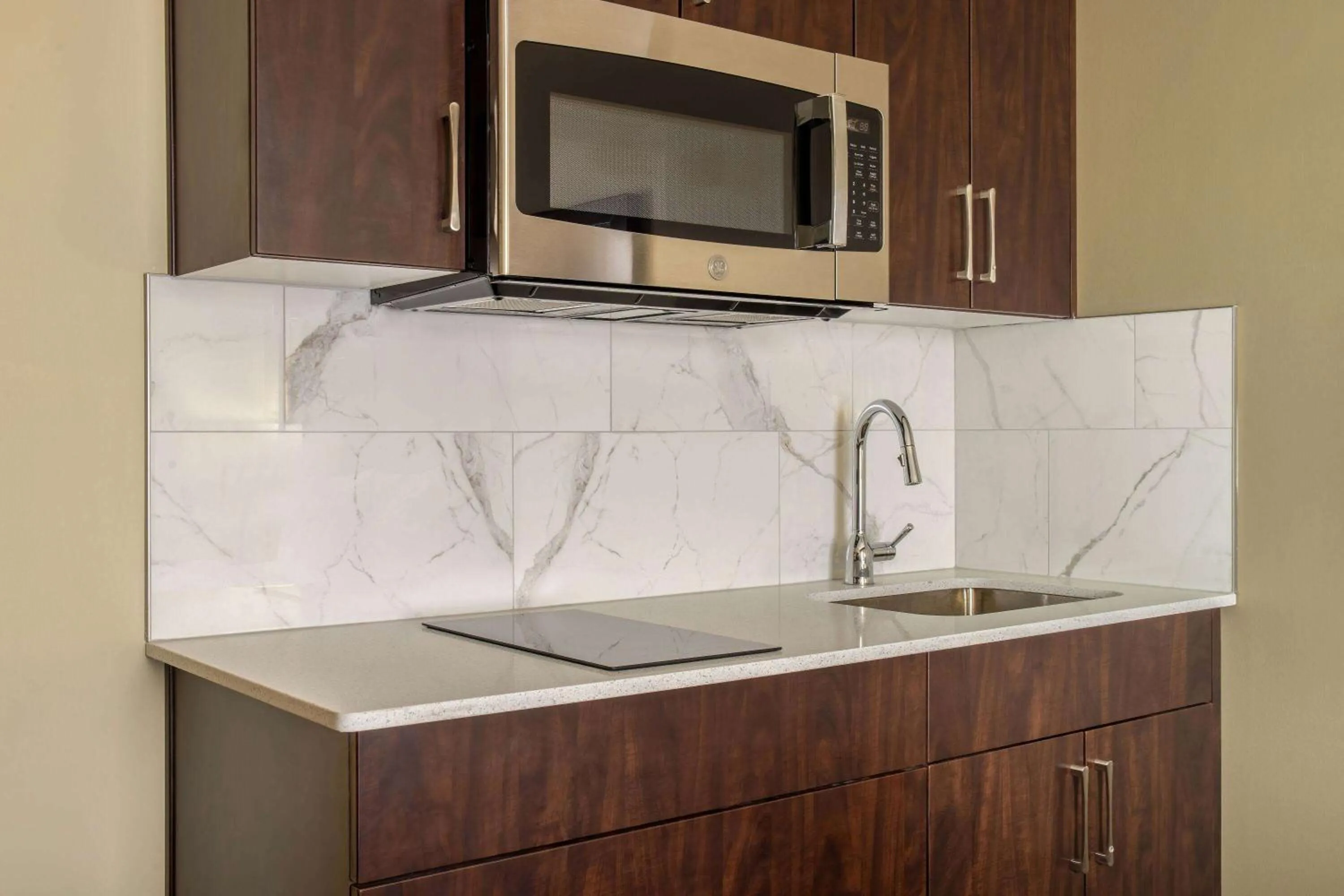 Kitchen or kitchenette in Days Inn by Wyndham Cranbrook Conference Centre