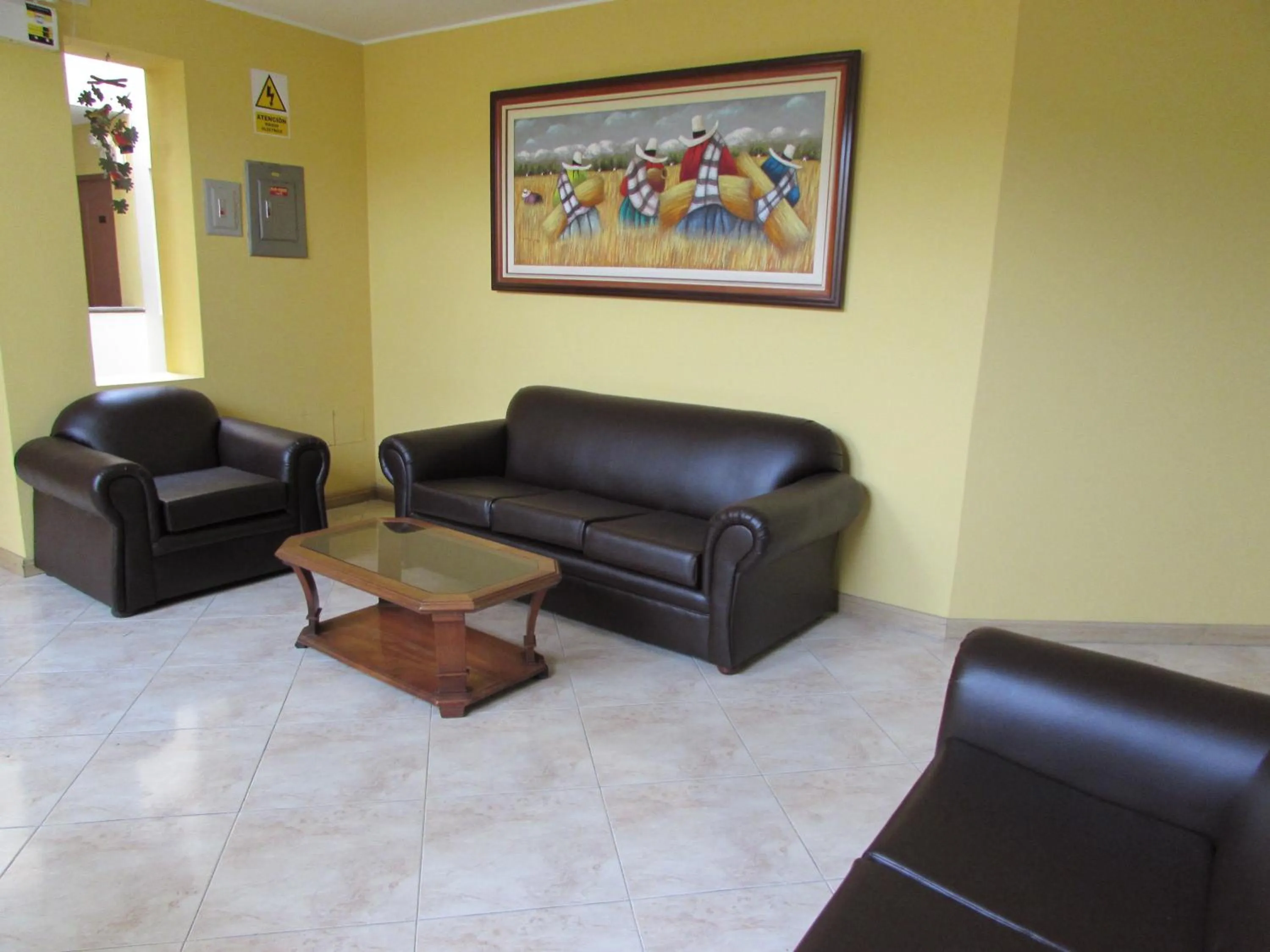 Communal lounge/ TV room in Hotel Bohemia