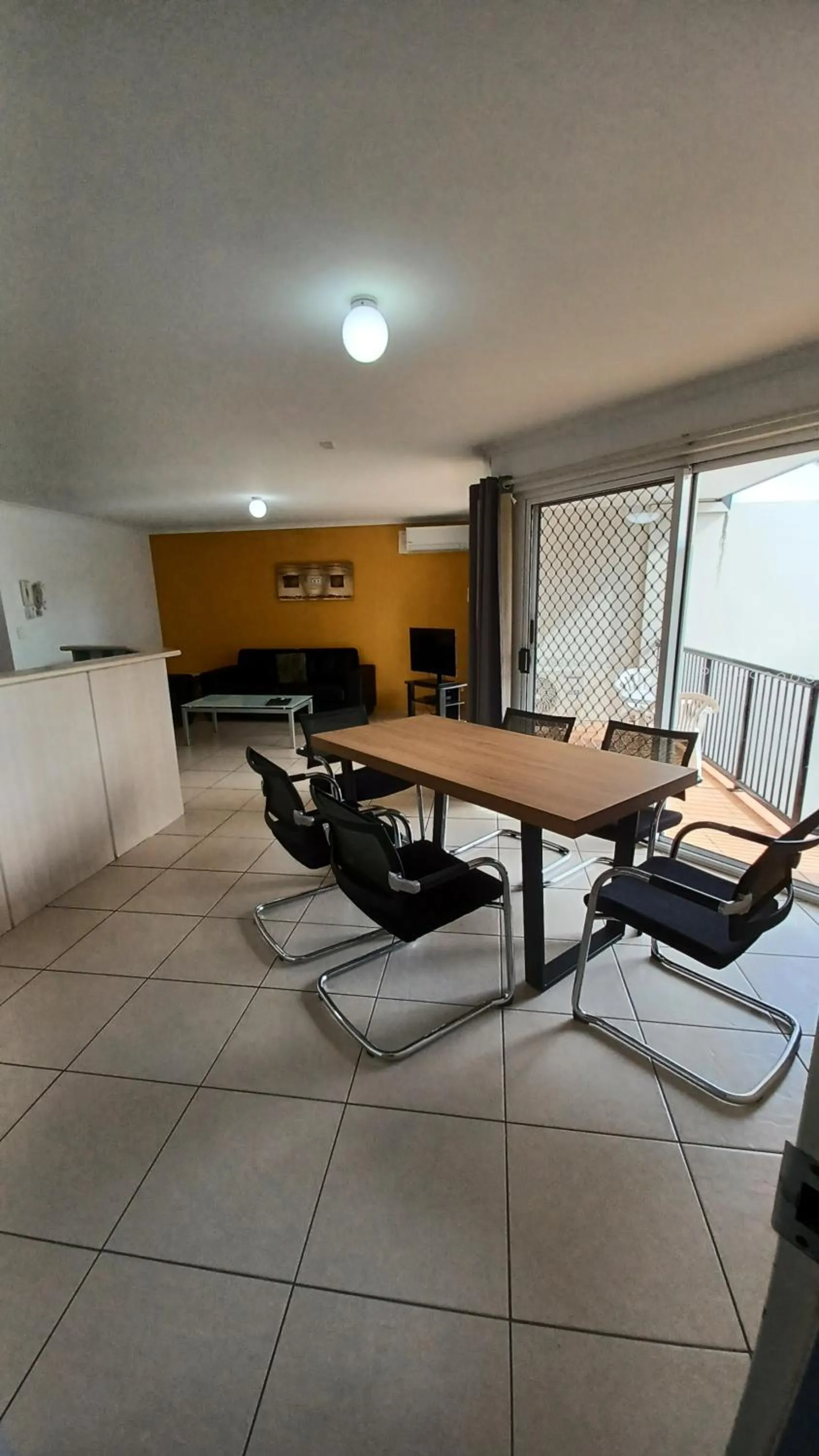 Dining area in Blue Waters Apartments