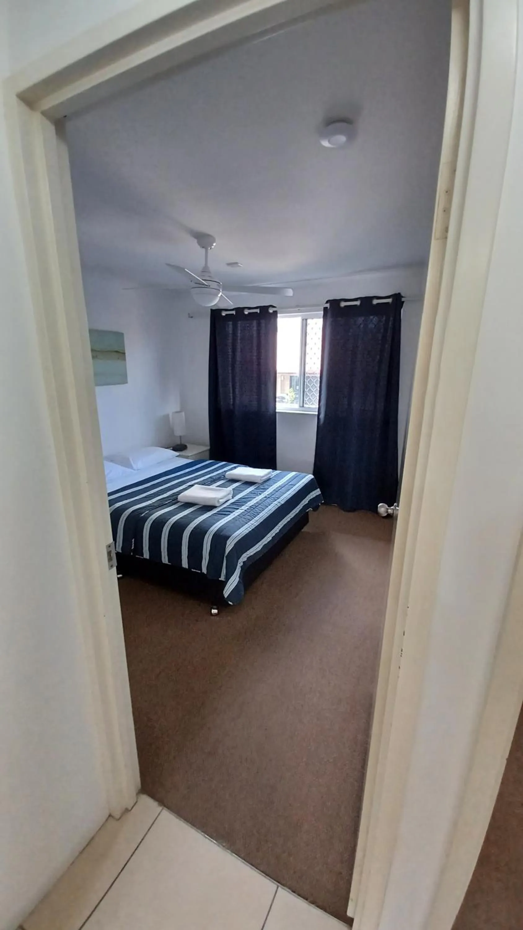 Bedroom, Bed in Blue Waters Apartments