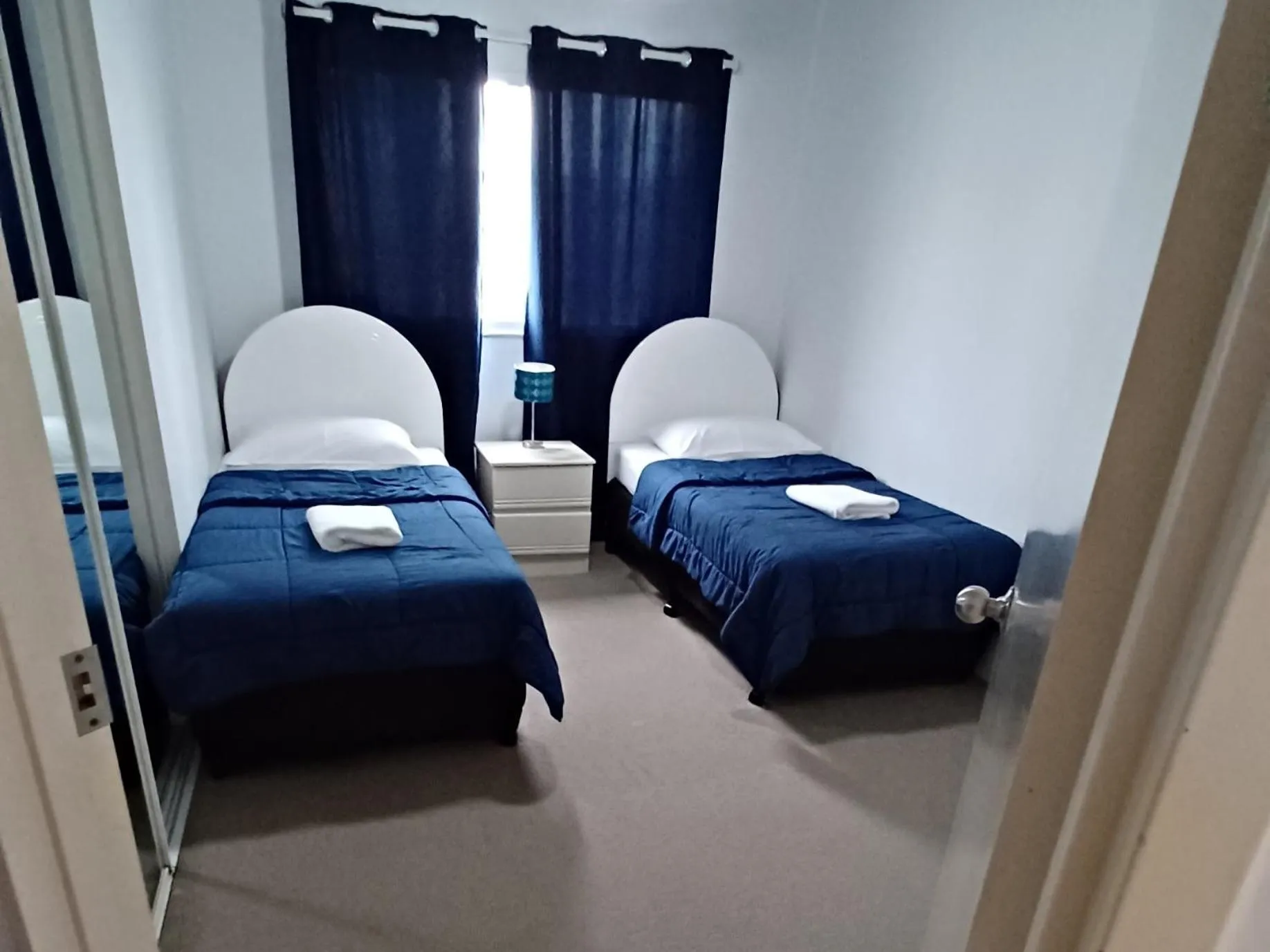 Bedroom, Bed in Blue Waters Apartments