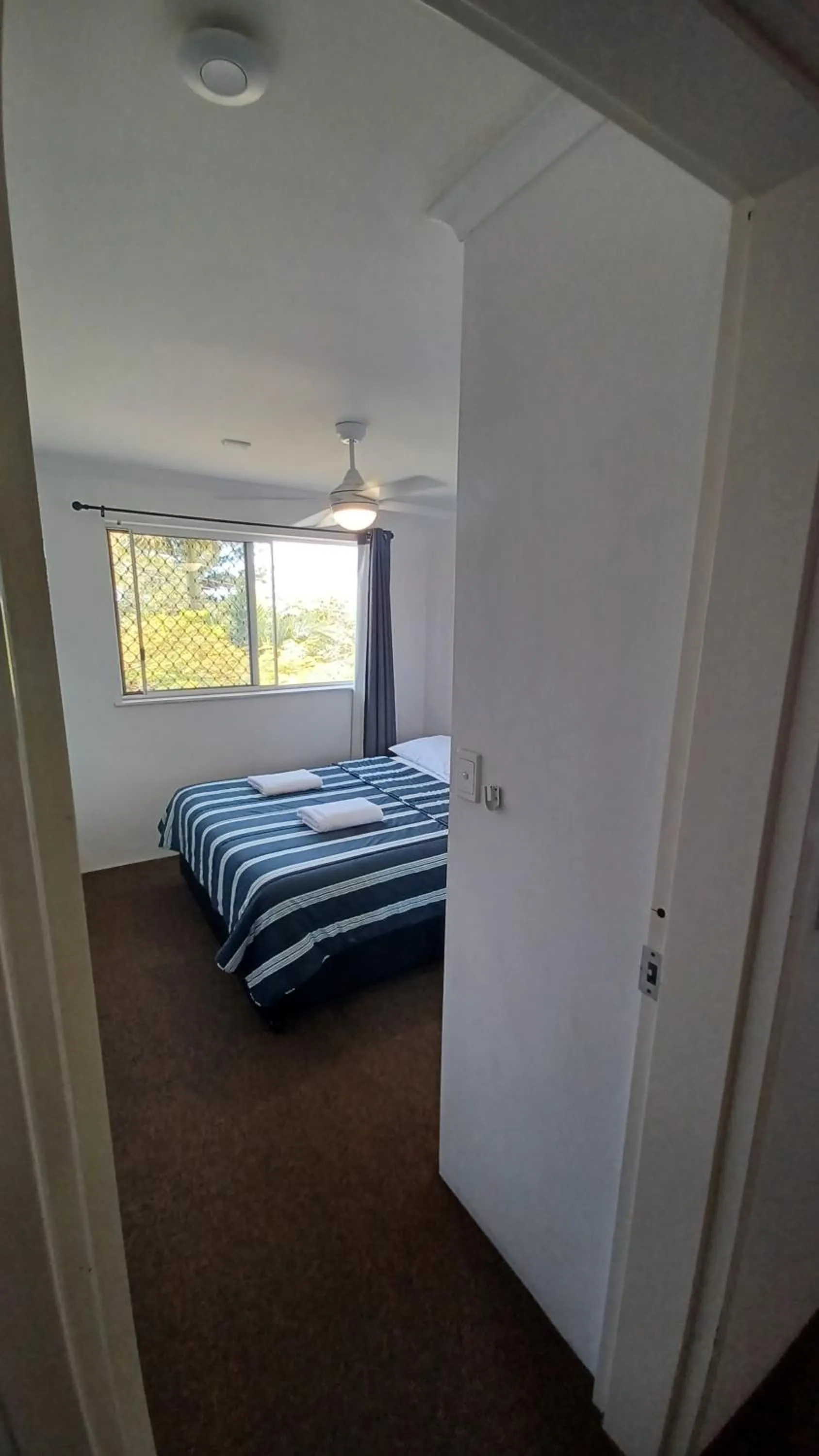 Bedroom, Bed in Blue Waters Apartments