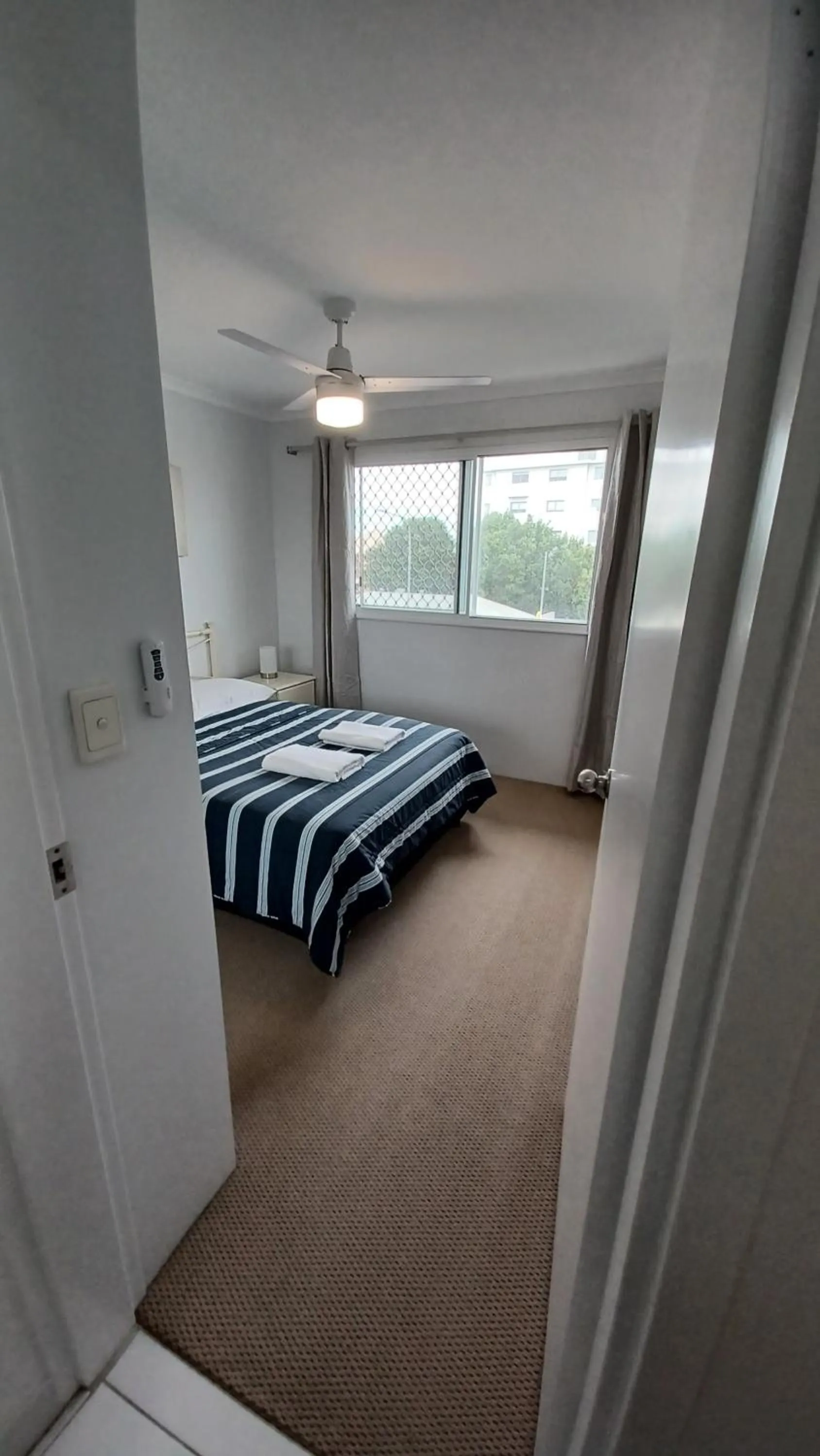 Bedroom, Bed in Blue Waters Apartments