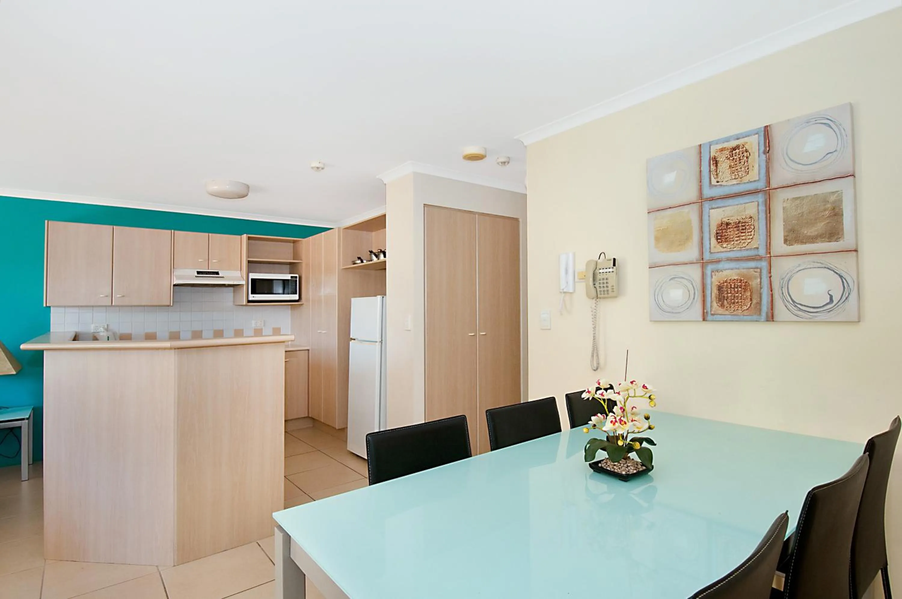 Kitchen or kitchenette in Blue Waters Apartments