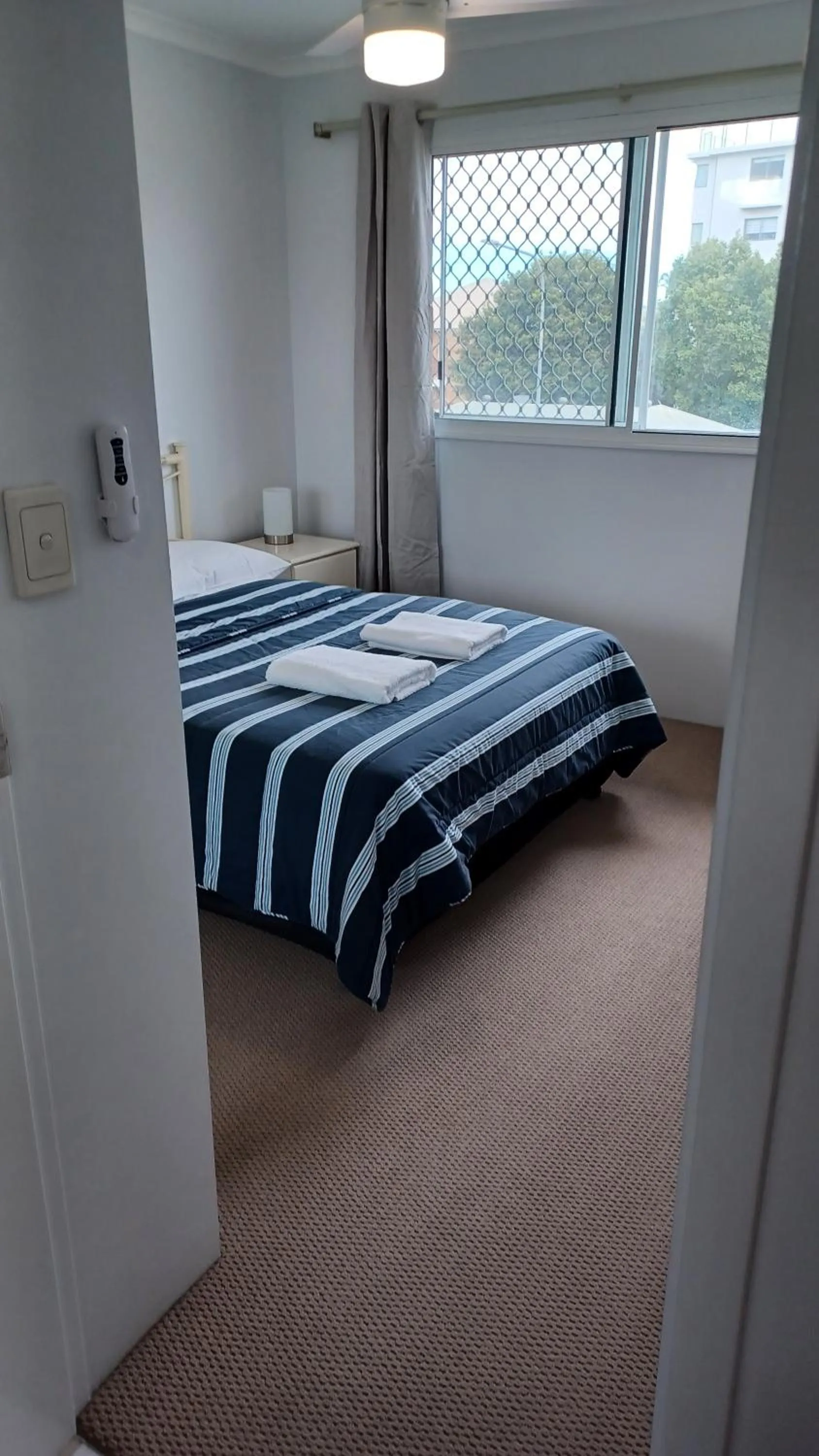 Bedroom, Bed in Blue Waters Apartments